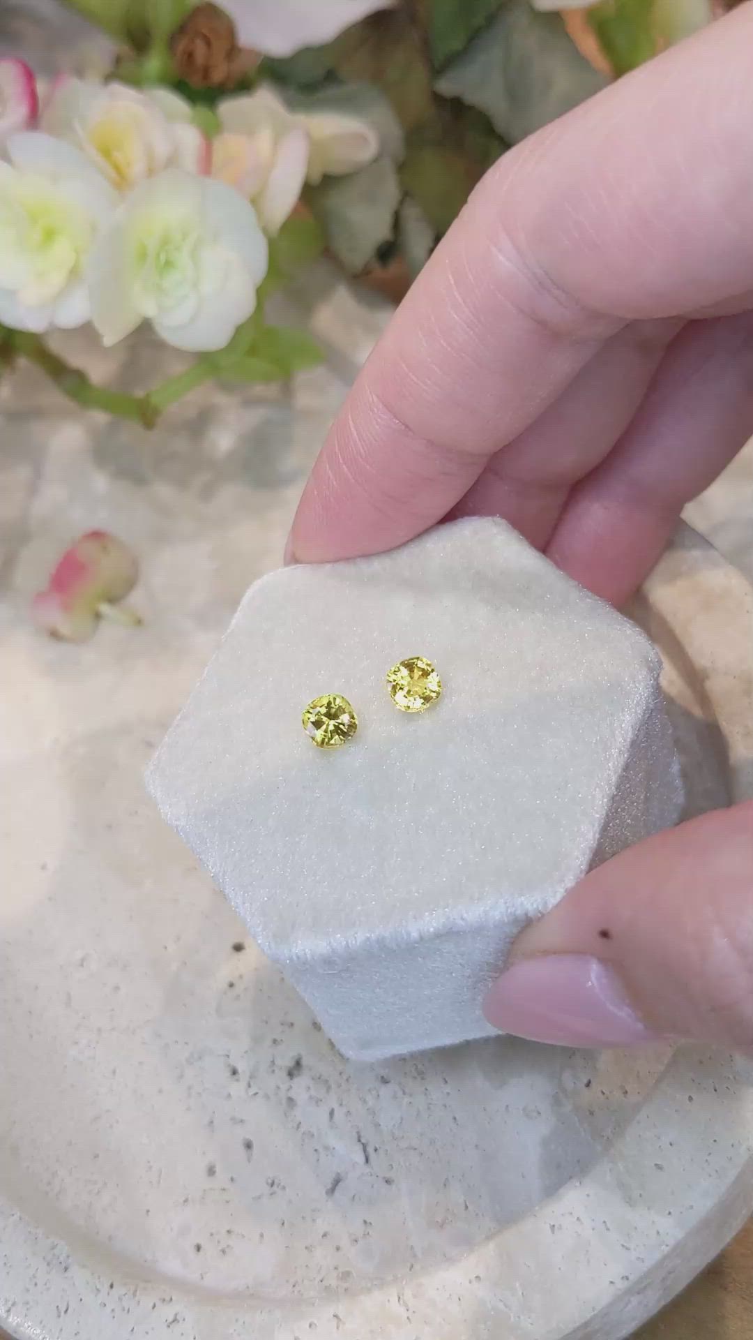 1.33&nbsp;Ct.Tw.Total Carat Weight Yellow Sapphire Pair from Ceylon (Sri Lanka) Size Video