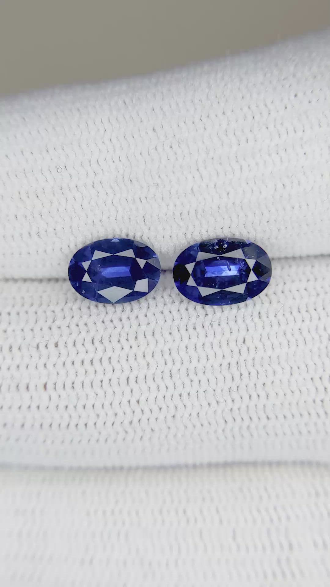 2.43&nbsp;Ct.Tw.Total Carat Weight Blue Sapphire Pair from Ceylon (Sri Lanka) Size Video