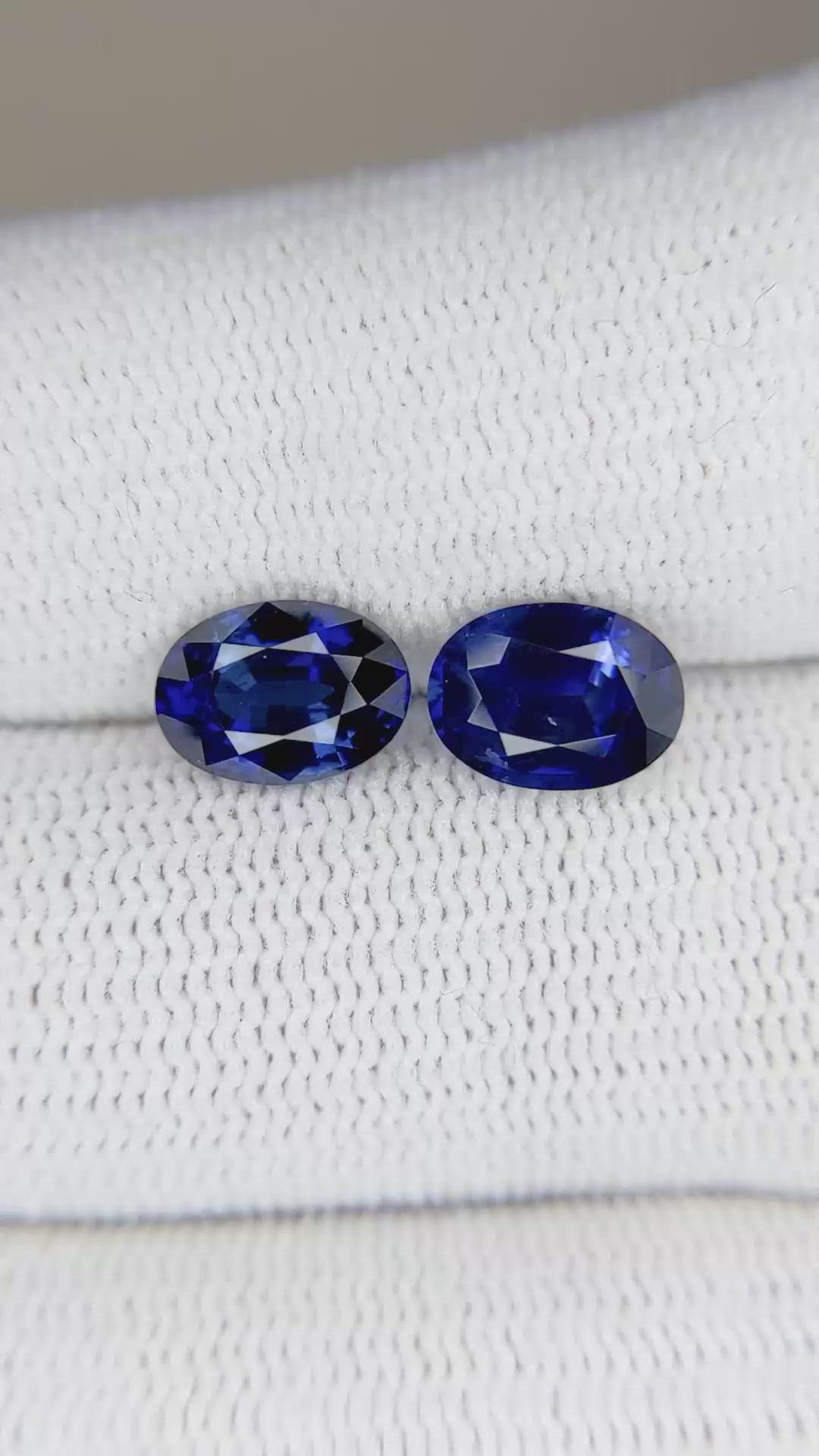 3.26&nbsp;Ct.Tw.Total Carat Weight Blue Sapphire Pair from Ceylon (Sri Lanka) Size Video