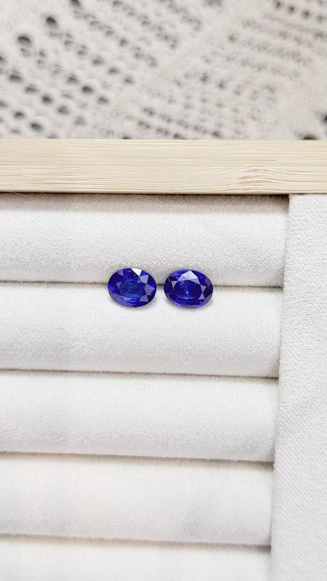 4.17&nbsp;Ct.Tw.Total Carat Weight Blue Sapphire Pair from Ceylon (Sri Lanka) Size Video