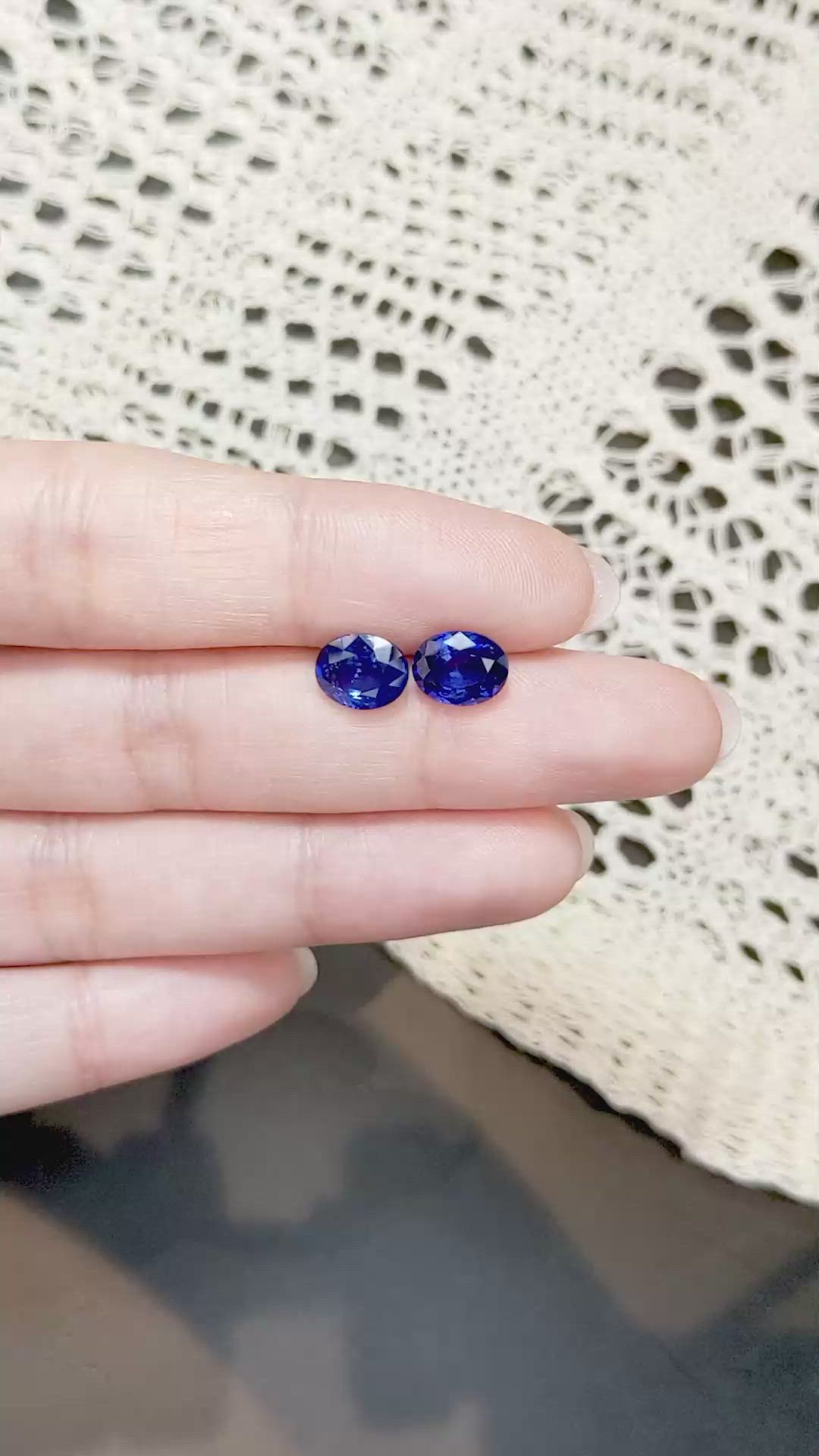 4.17&nbsp;Ct.Tw.Total Carat Weight Blue Sapphire Pair from Ceylon (Sri Lanka) Size Video