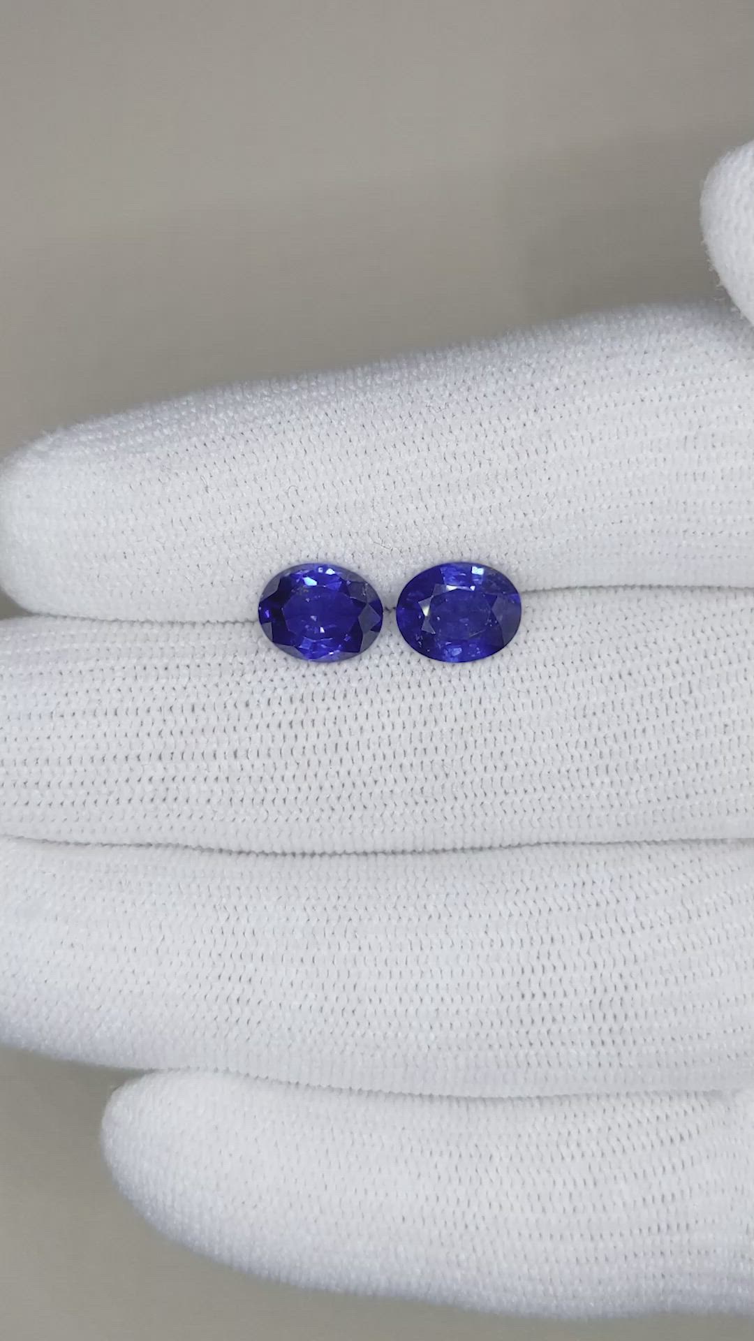 4.17&nbsp;Ct.Tw.Total Carat Weight Blue Sapphire Pair from Ceylon (Sri Lanka) Size Video