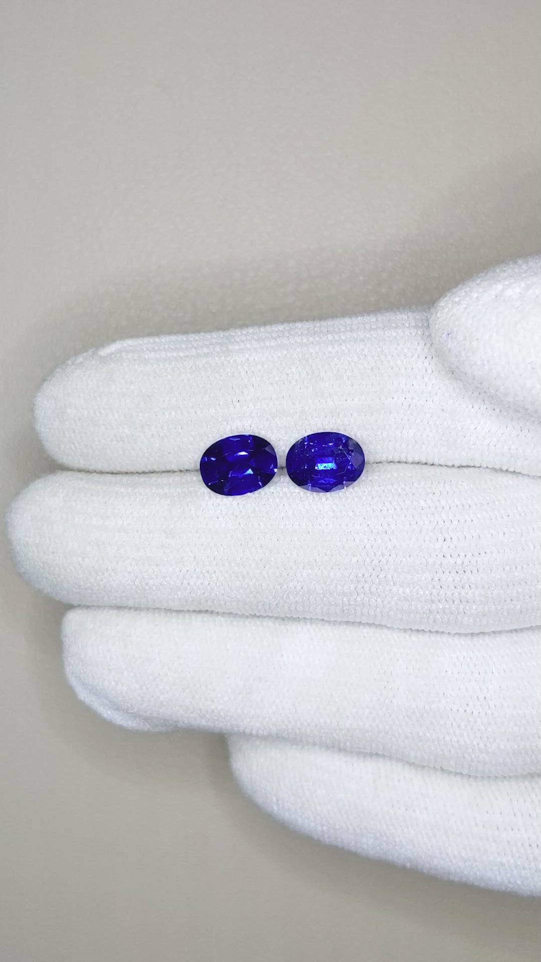 3.17&nbsp;Ct.Tw.Total Carat Weight Blue Sapphire Pair from Ceylon (Sri Lanka) Size Video