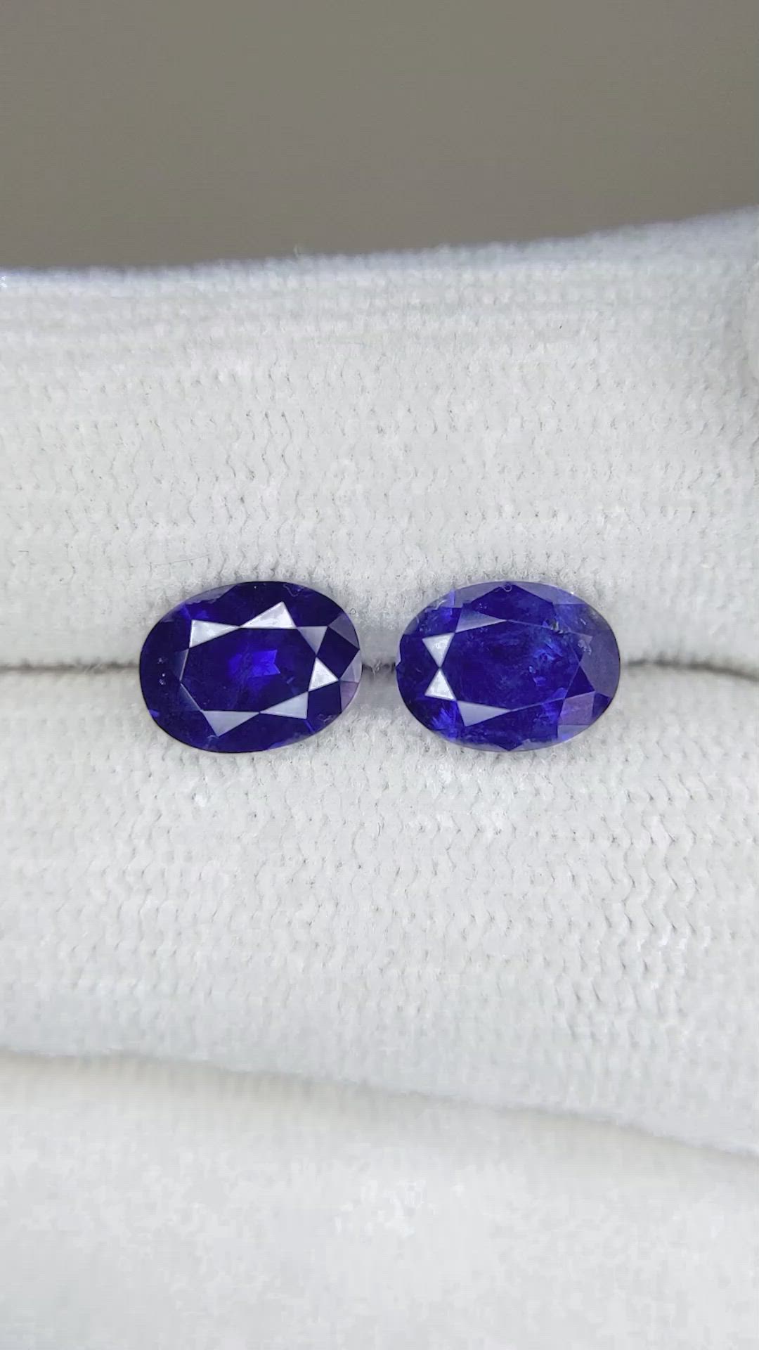 3.17&nbsp;Ct.Tw.Total Carat Weight Blue Sapphire Pair from Ceylon (Sri Lanka) Size Video
