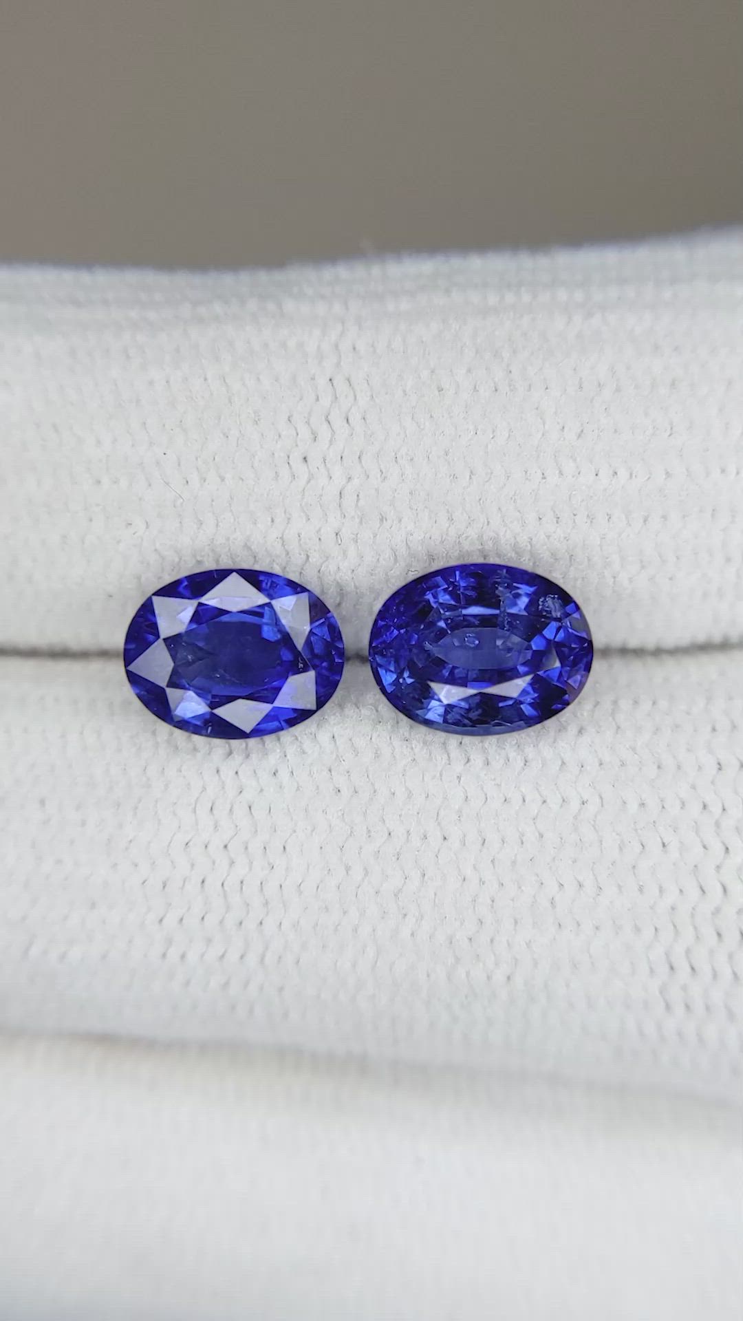 3.36&nbsp;Ct.Tw.Total Carat Weight Blue Sapphire Pair from Ceylon (Sri Lanka) Size Video