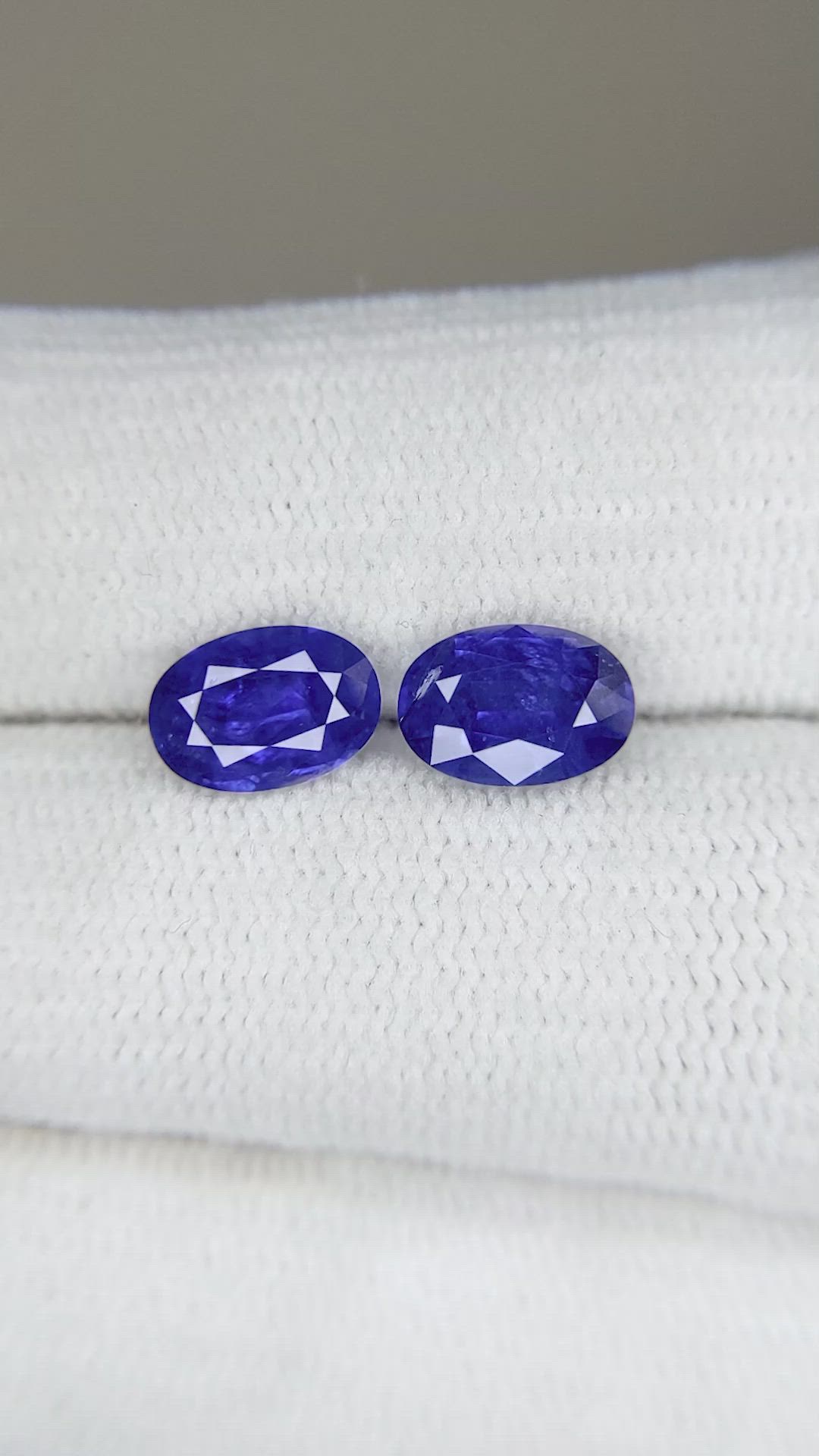 2.75&nbsp;Ct.Tw.Total Carat Weight Blue Sapphire Pair from Ceylon (Sri Lanka) Size Video