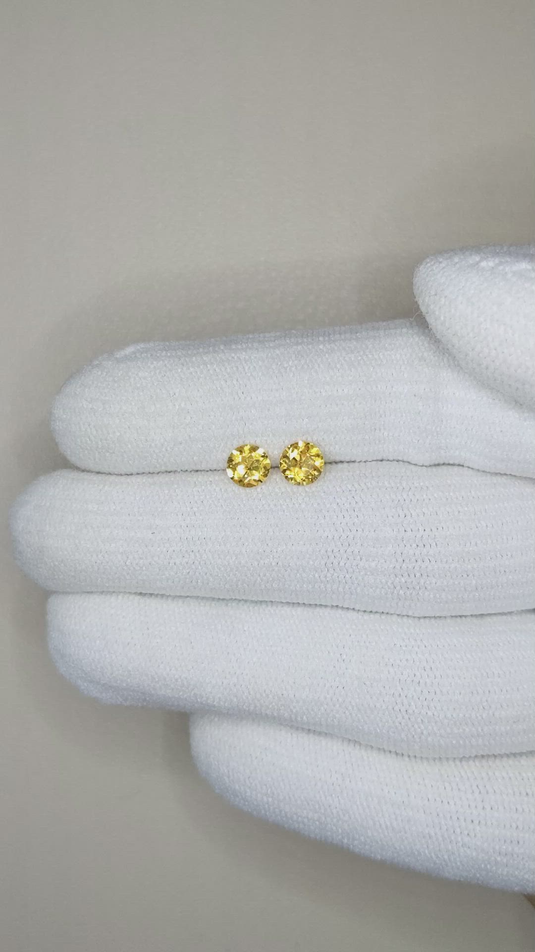 1.05&nbsp;Ct.Tw.Total Carat Weight Yellow Sapphire Pair from Ceylon (Sri Lanka) Size Video