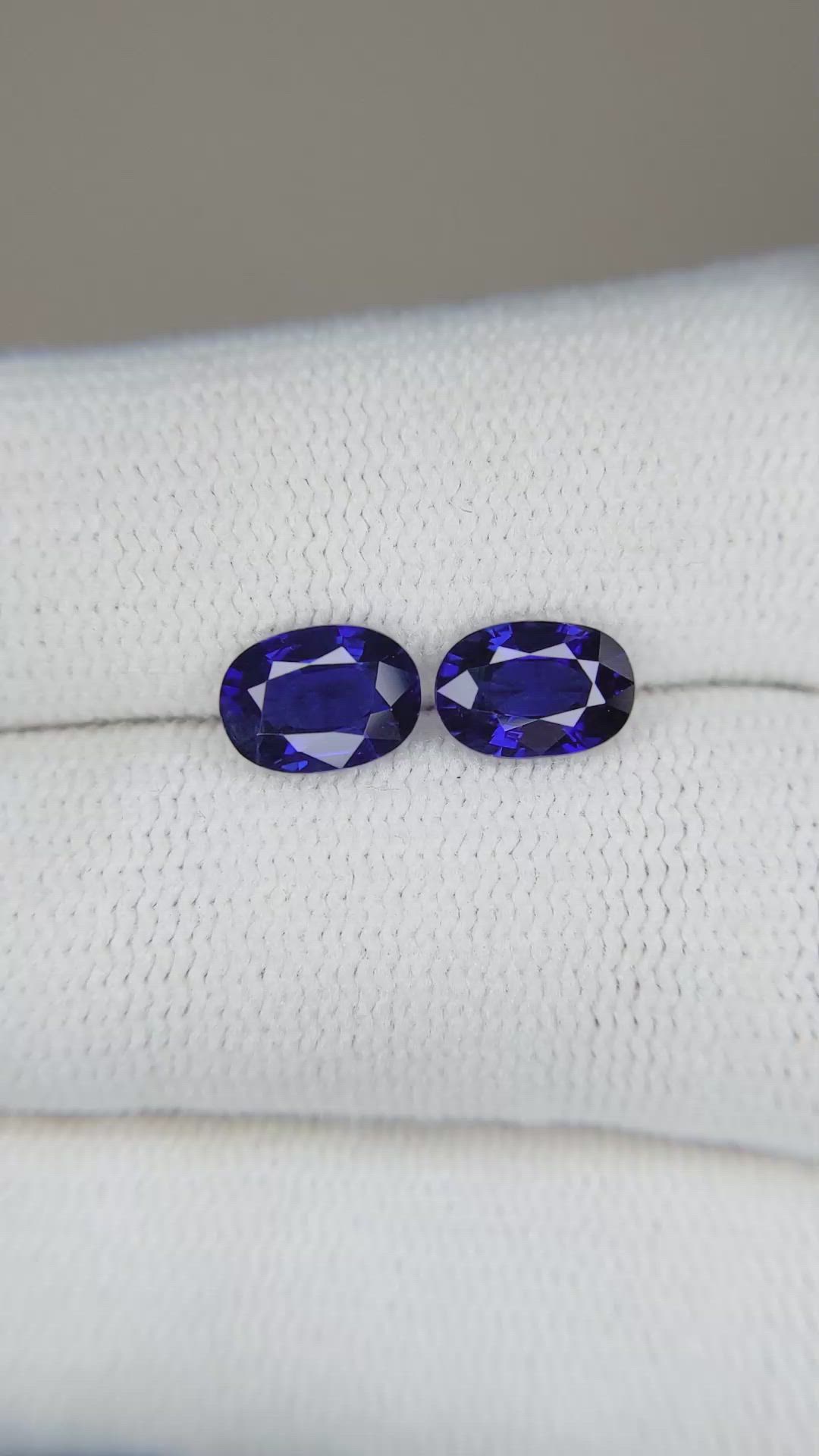 2.03&nbsp;Ct.Tw.Total Carat Weight Blue Sapphire Pair from Ceylon (Sri Lanka) Size Video