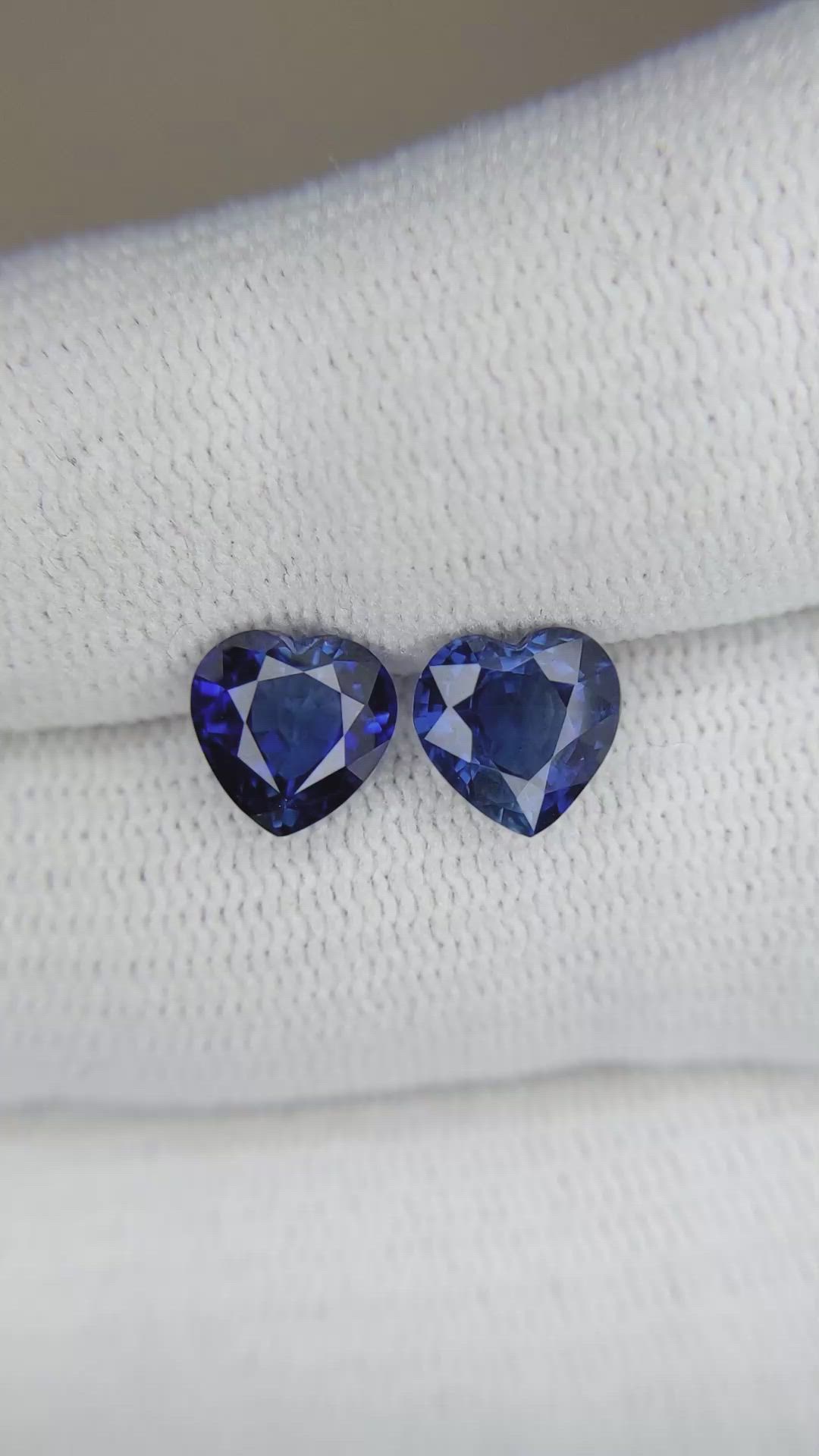 3.19&nbsp;Ct.Tw.Total Carat Weight Blue Sapphire Pair from Ceylon (Sri Lanka) Size Video