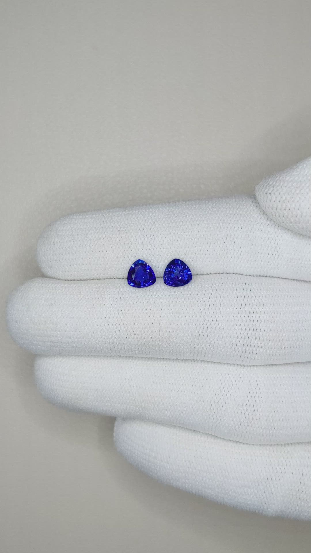 1.55&nbsp;Ct.Tw.Total Carat Weight Blue Sapphire Pair from Ceylon (Sri Lanka) Size Video