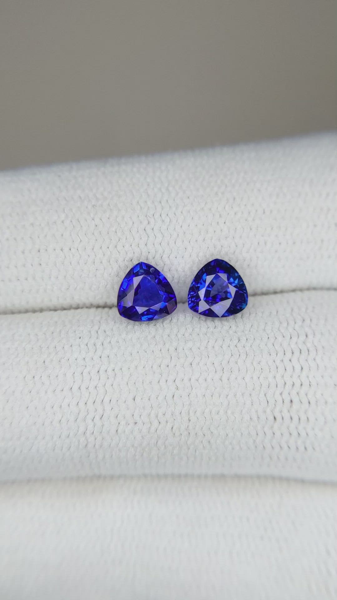 1.55&nbsp;Ct.Tw.Total Carat Weight Blue Sapphire Pair from Ceylon (Sri Lanka) Size Video