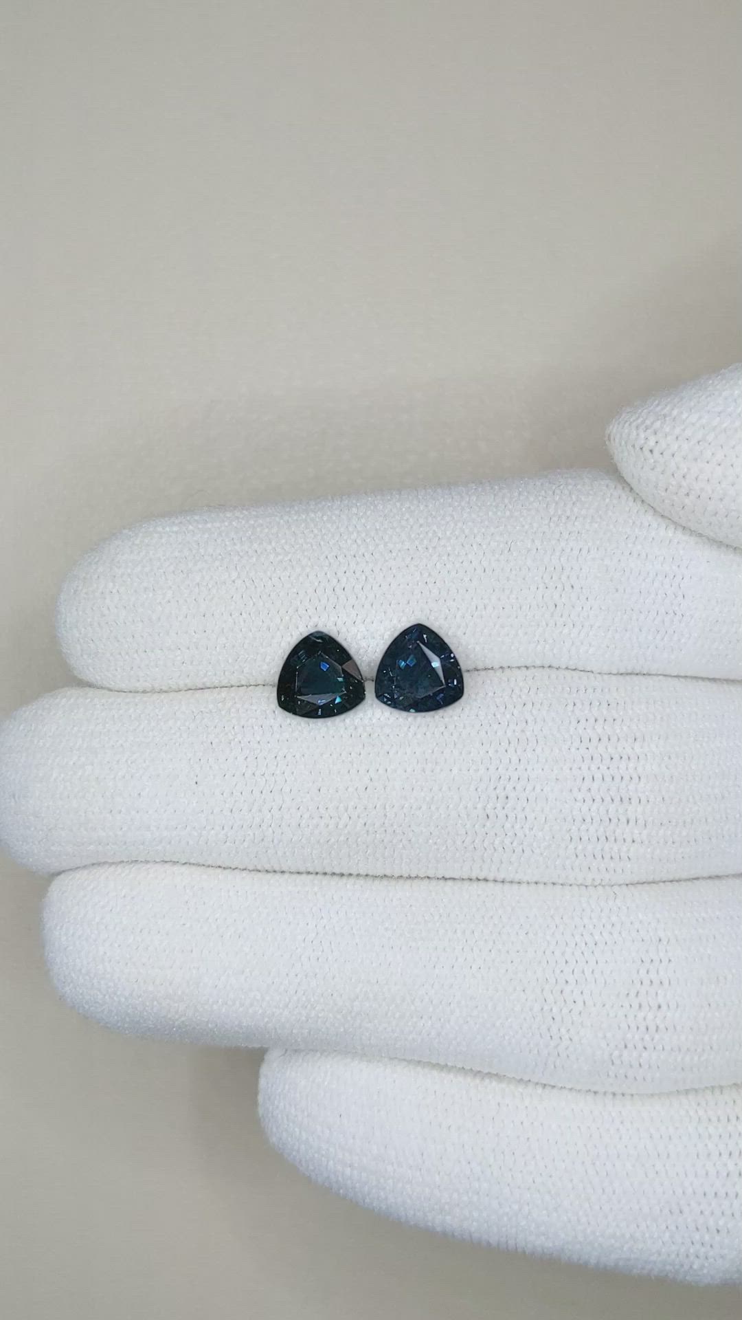 2.65&nbsp;Ct.Tw.Total Carat Weight Blue Sapphire Pair from Ceylon (Sri Lanka) Size Video