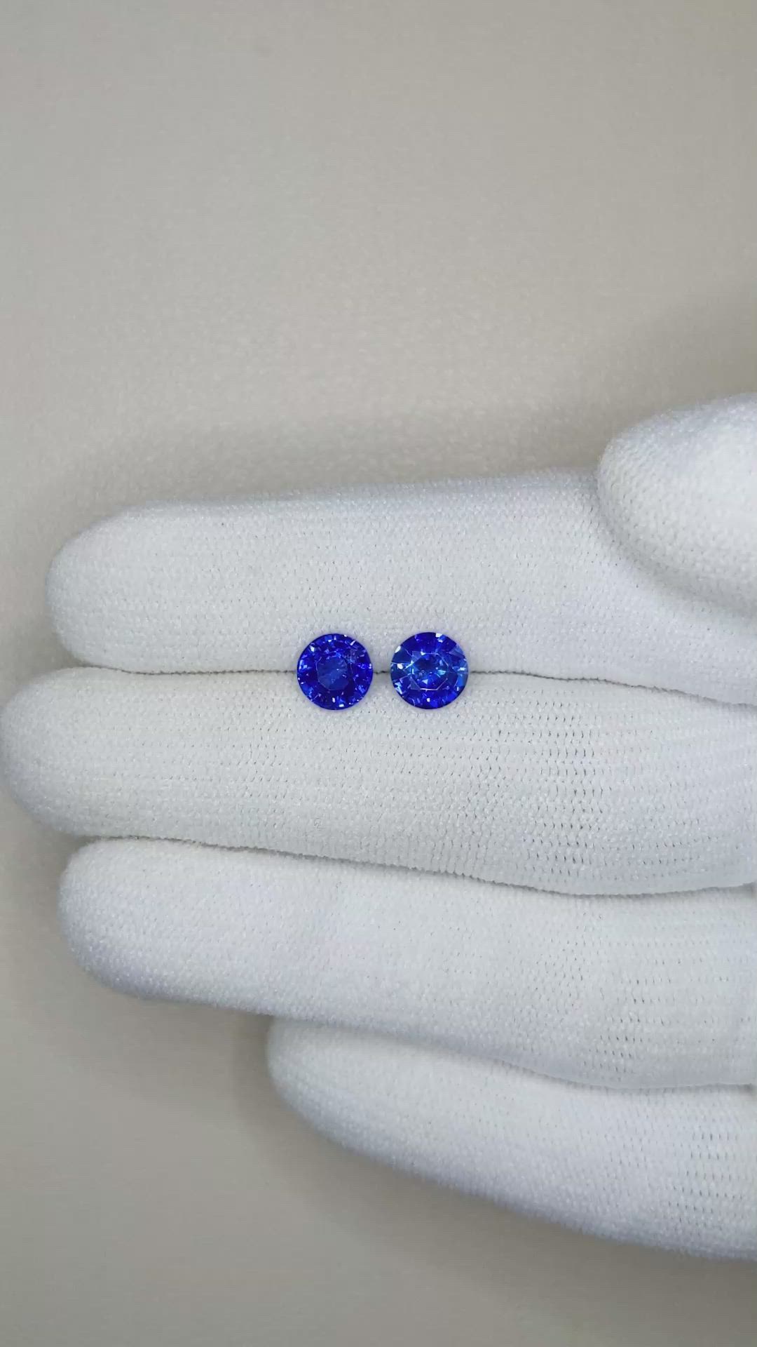 1.85&nbsp;Ct.Tw.Total Carat Weight Blue Sapphire Pair from Ceylon (Sri Lanka) Size Video
