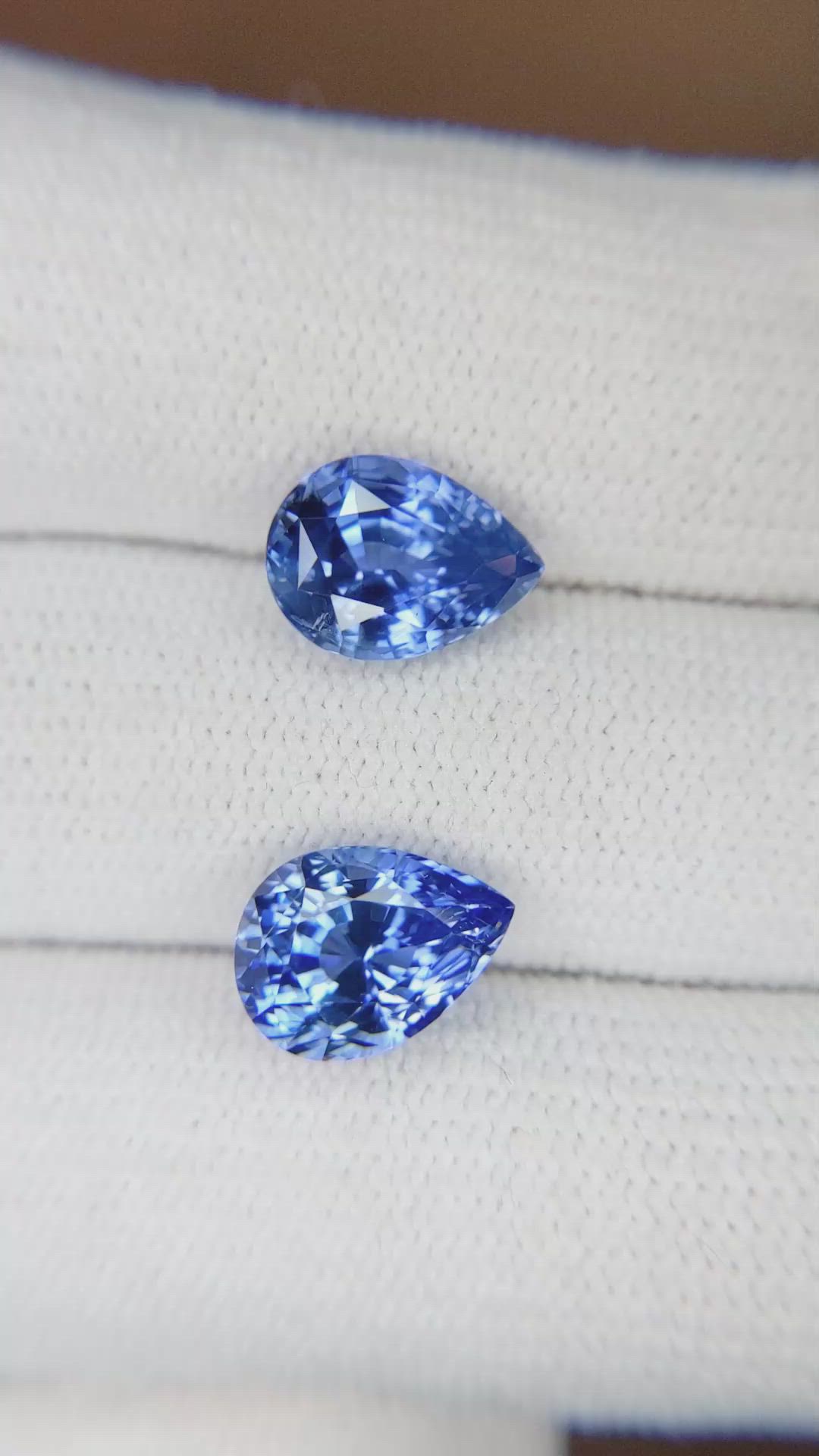 7.20&nbsp;Ct.Tw.Total Carat Weight Blue Sapphire Pair from Ceylon (Sri Lanka) Size Video