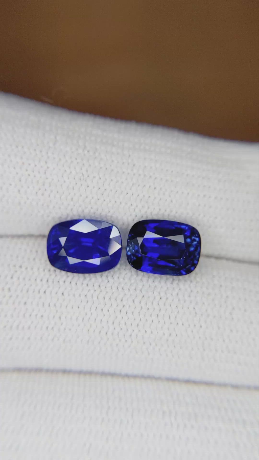 5.64&nbsp;Ct.Tw.Total Carat Weight Blue Sapphire Pair from Ceylon (Sri Lanka) Size Video