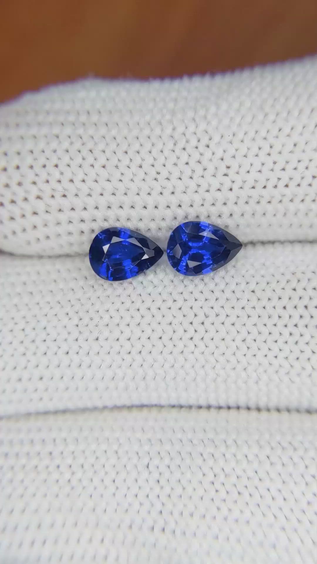 1.74&nbsp;Ct.Tw.Total Carat Weight Blue Sapphire Pair from Ceylon (Sri Lanka) Size Video