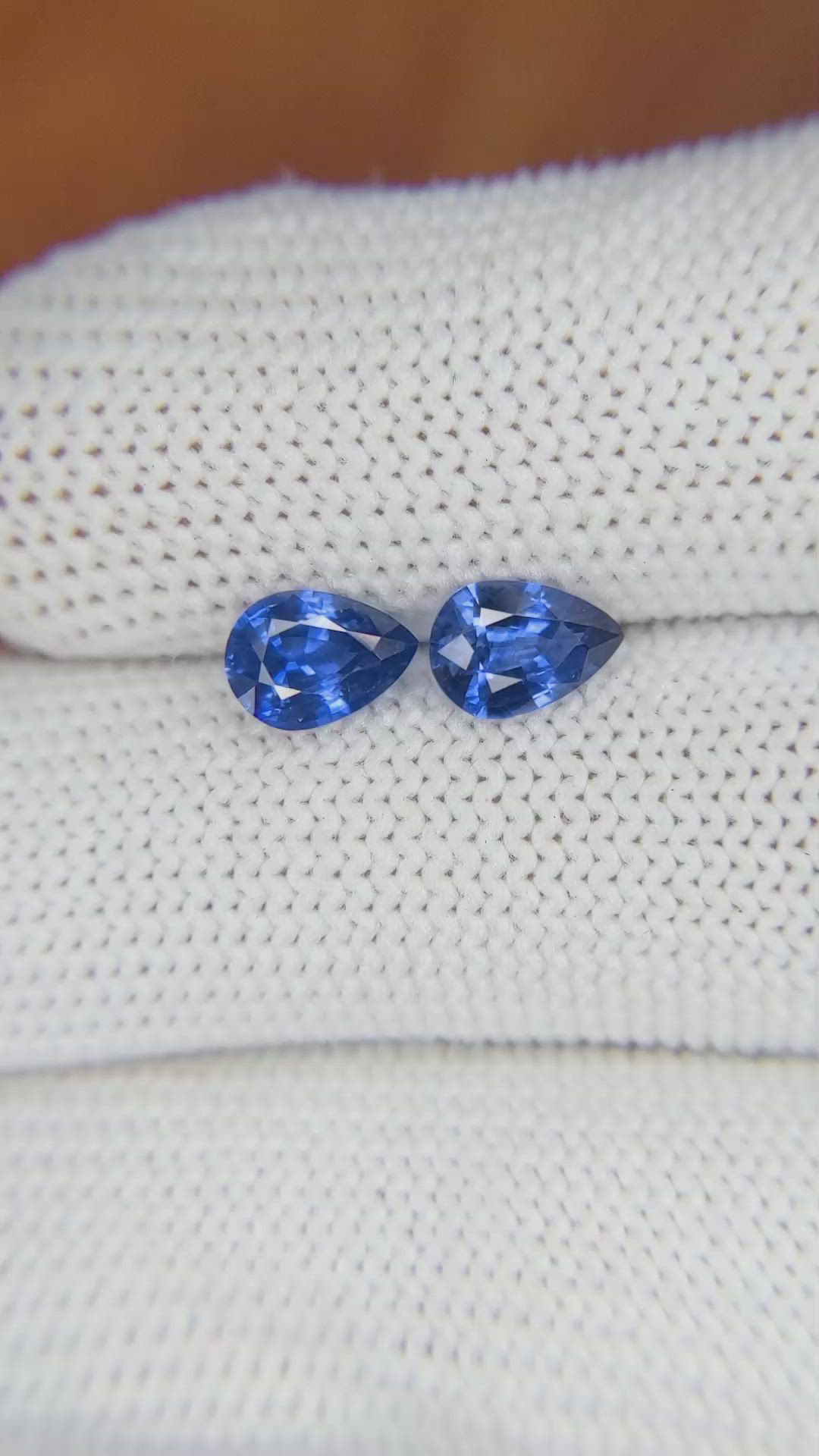 1.79&nbsp;Ct.Tw.Total Carat Weight Blue Sapphire Pair from Ceylon (Sri Lanka) Size Video
