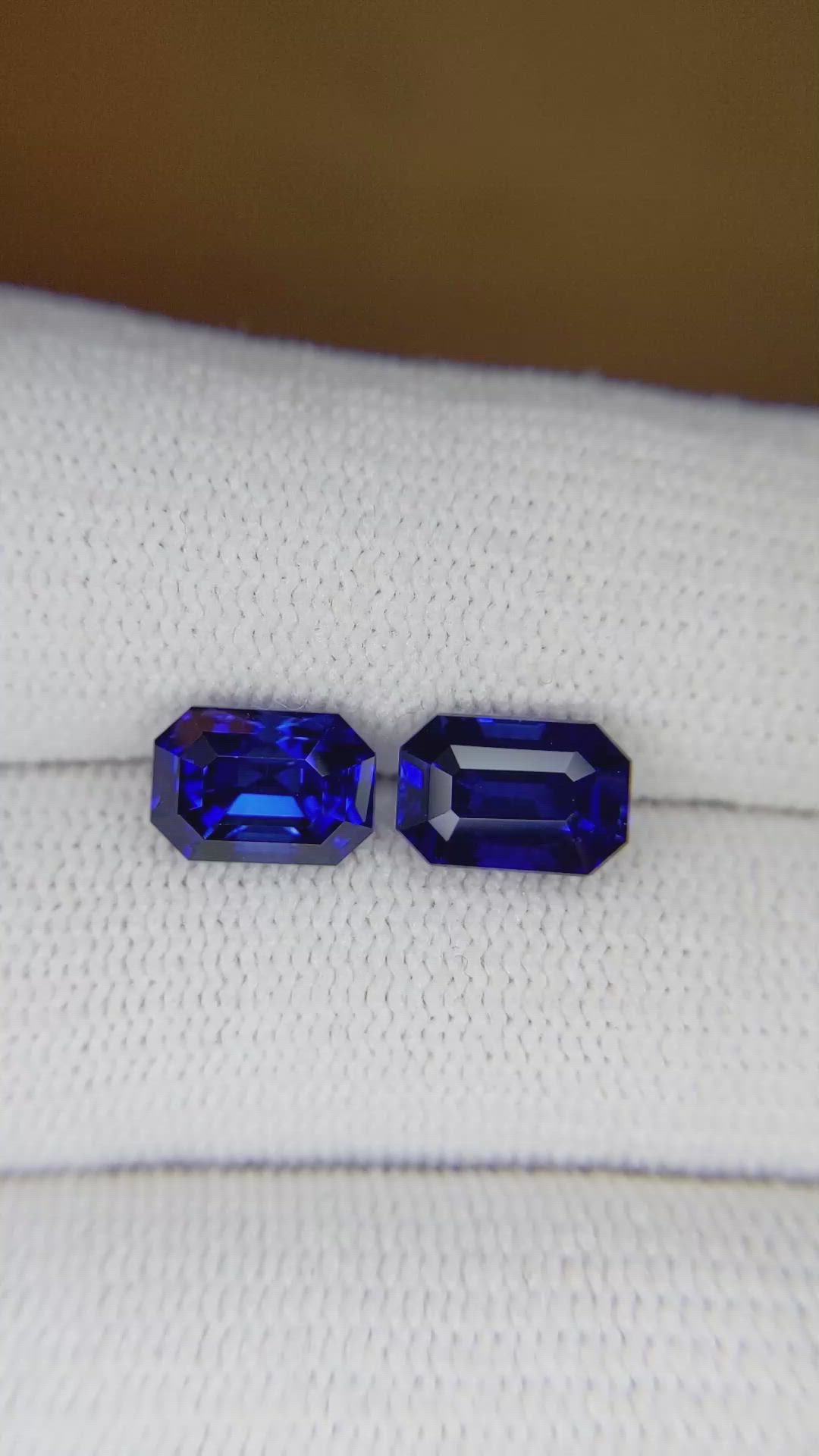 4.29&nbsp;Ct.Tw.Total Carat Weight Blue Sapphire Pair from Ceylon (Sri Lanka) Size Video