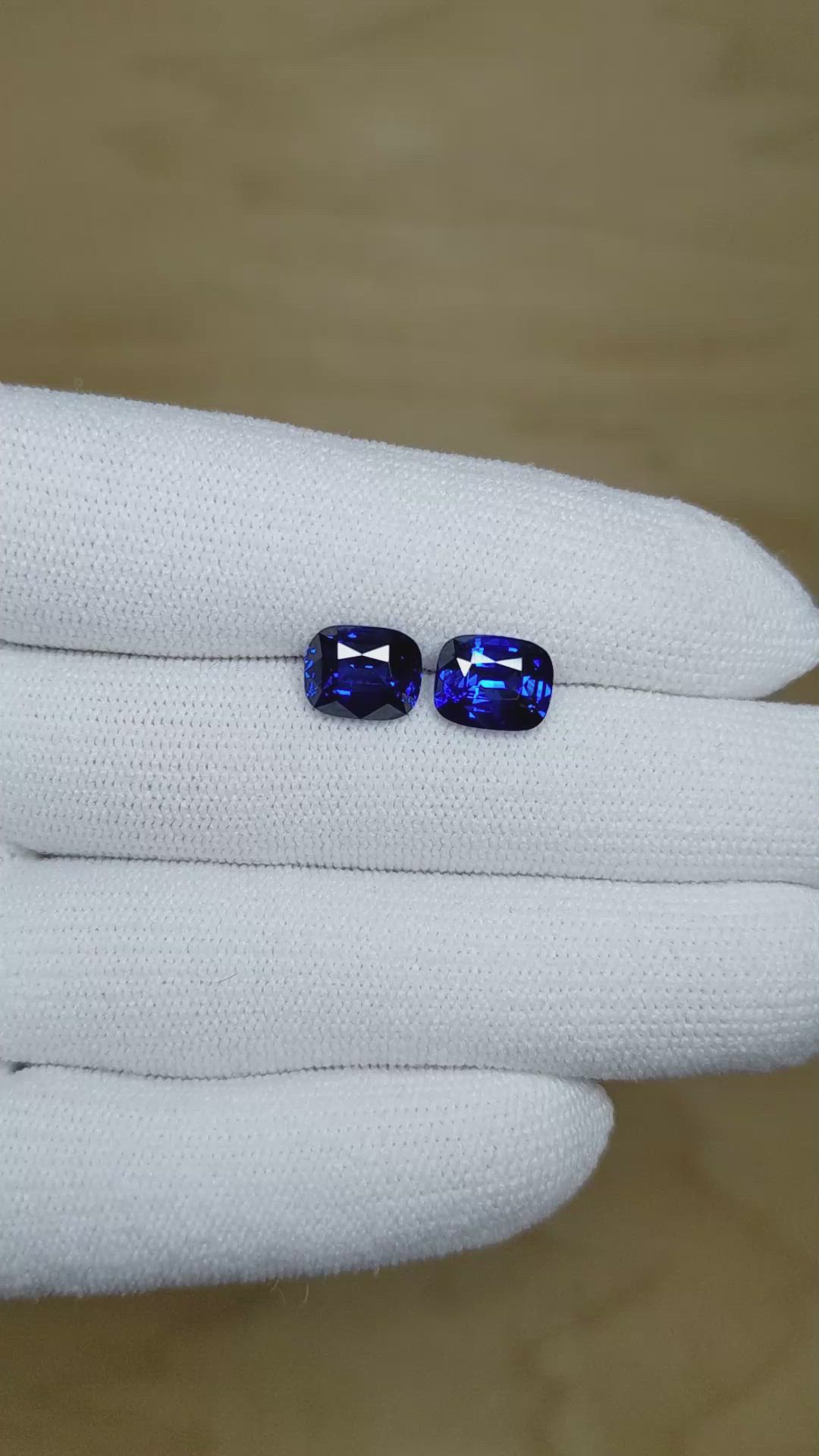 5.30&nbsp;Ct.Tw.Total Carat Weight Blue Sapphire Pair from Ceylon (Sri Lanka) Size Video
