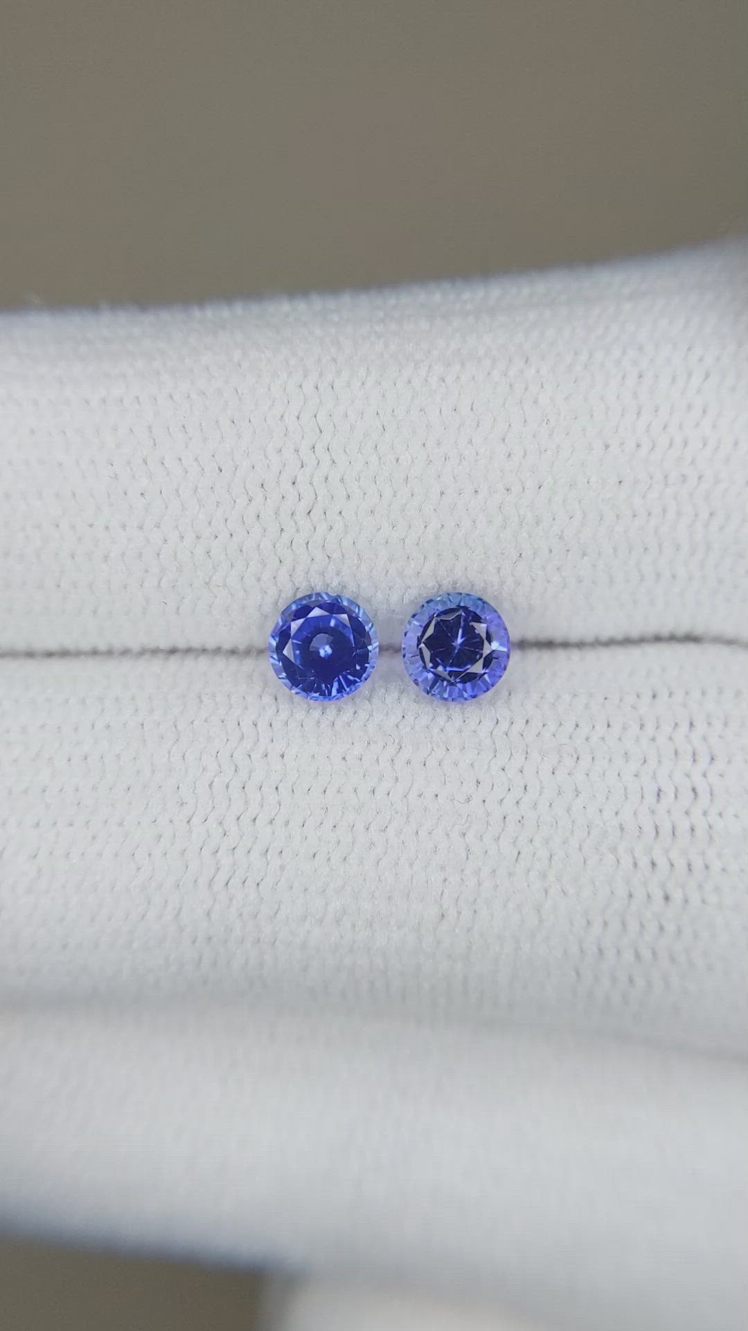 0.90&nbsp;Ct.Tw.Total Carat Weight Blue Sapphire Pair from Ceylon (Sri Lanka) Size Video