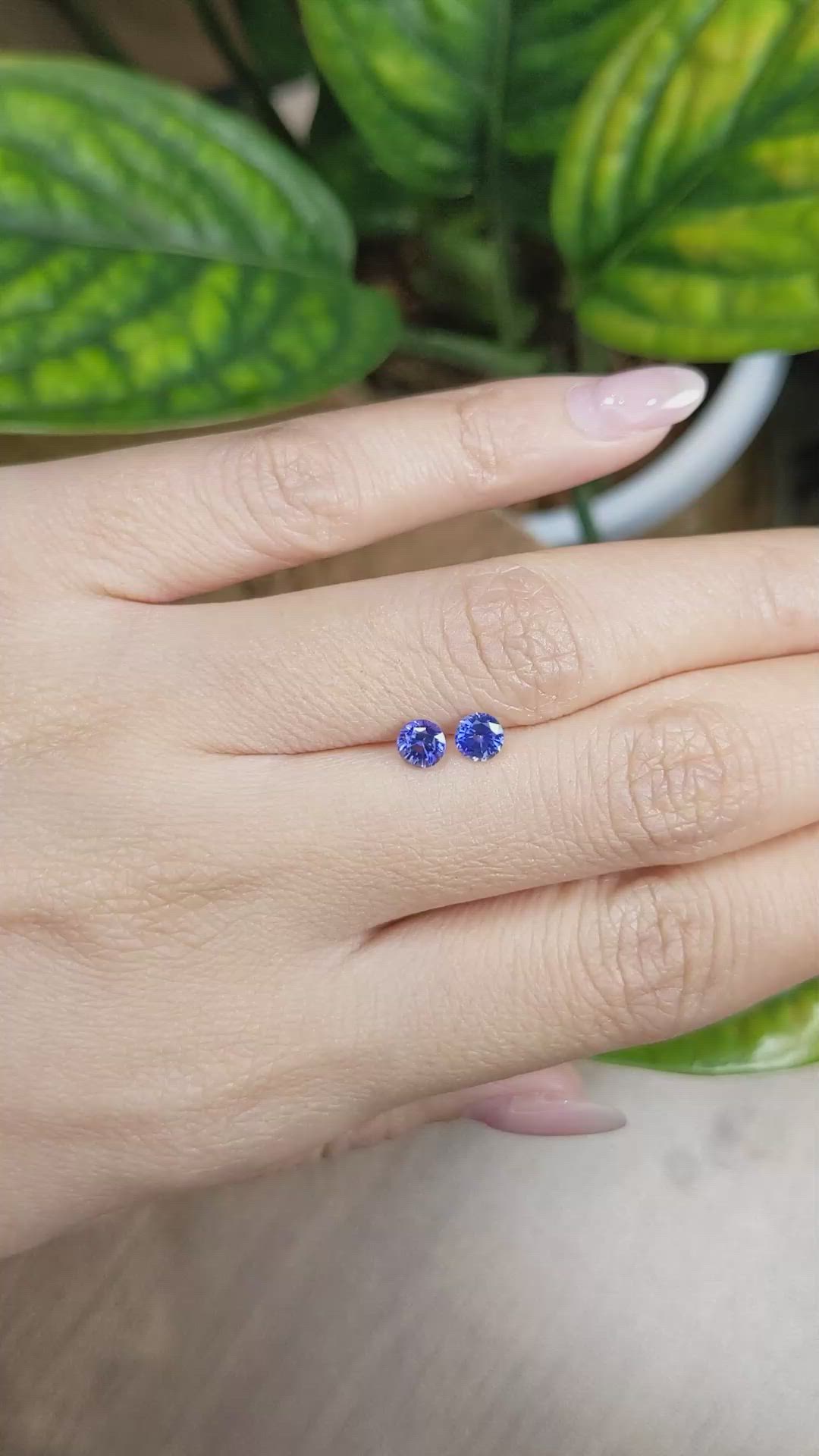 0.90&nbsp;Ct.Tw.Total Carat Weight Blue Sapphire Pair from Ceylon (Sri Lanka) Size Video