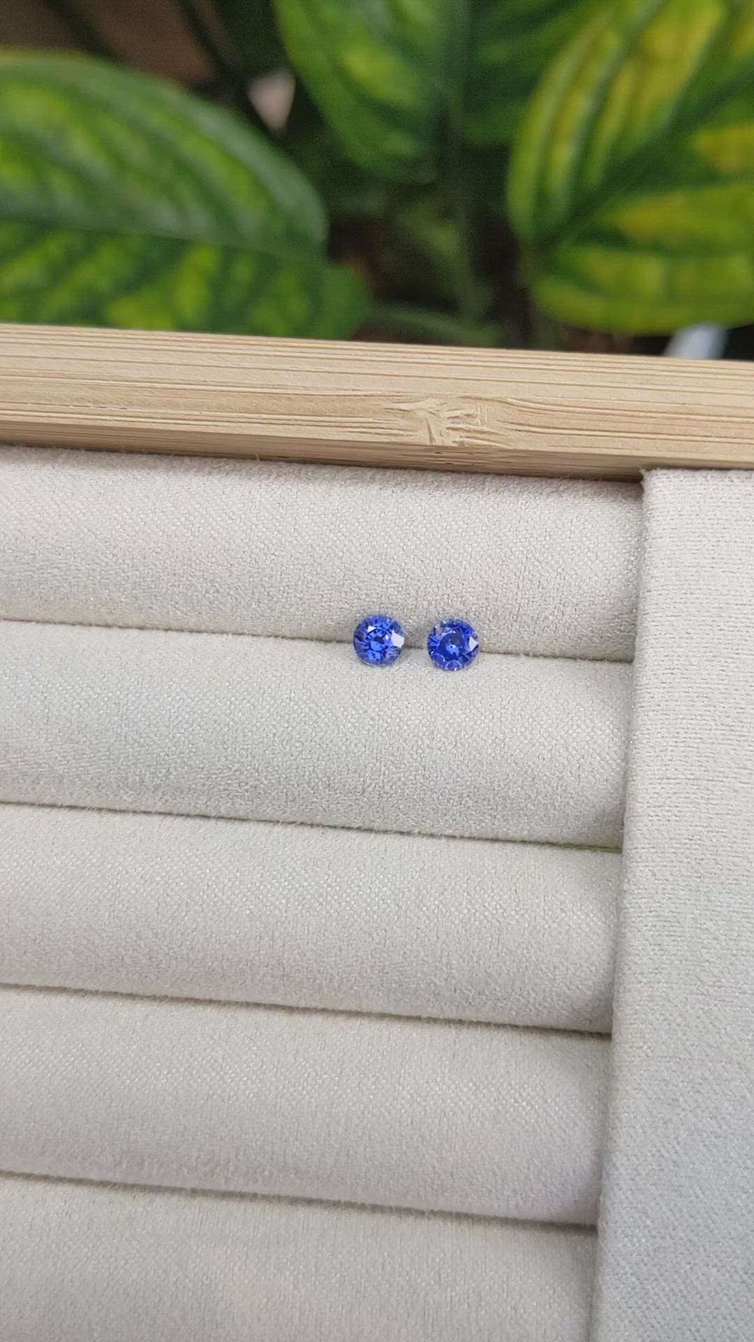 0.90&nbsp;Ct.Tw.Total Carat Weight Blue Sapphire Pair from Ceylon (Sri Lanka) Size Video