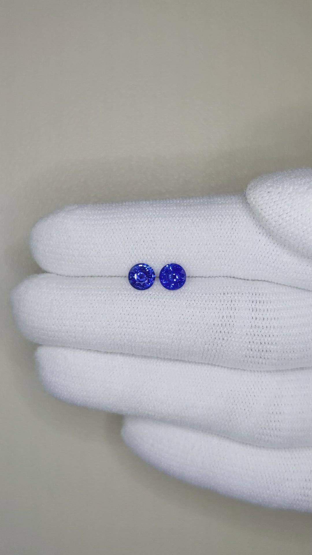 1.03&nbsp;Ct.Tw.Total Carat Weight Blue Sapphire Pair from Ceylon (Sri Lanka) Size Video