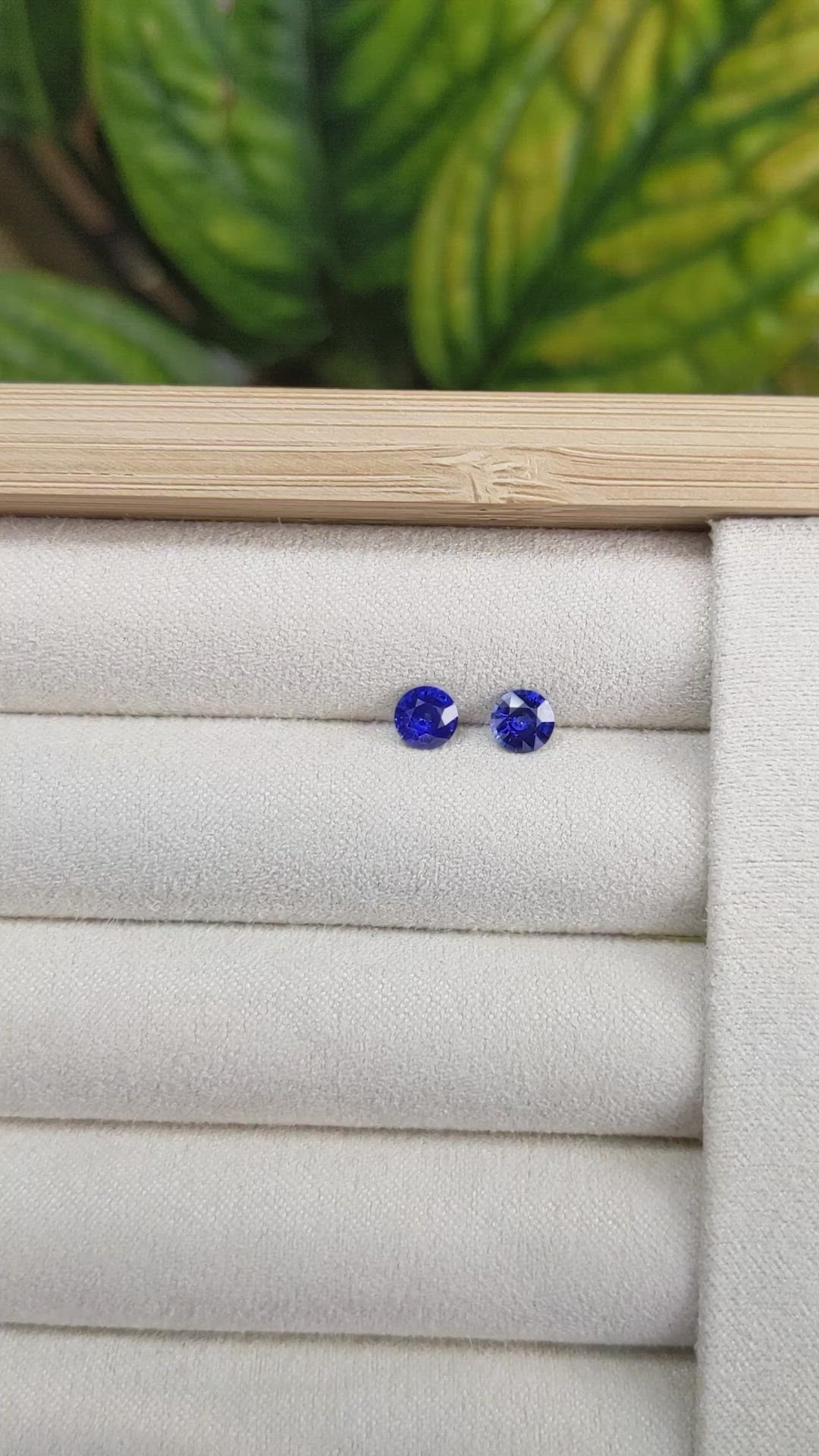 1.03&nbsp;Ct.Tw.Total Carat Weight Blue Sapphire Pair from Ceylon (Sri Lanka) Size Video