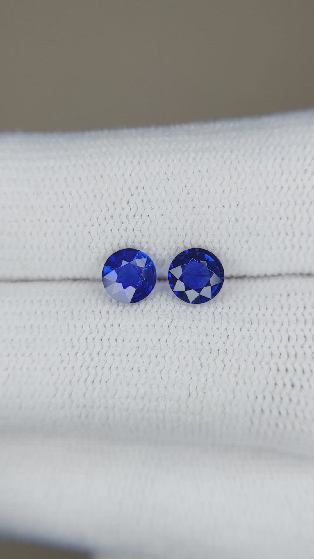 1.04&nbsp;Ct.Tw.Total Carat Weight Blue Sapphire Pair from Ceylon (Sri Lanka) Size Video