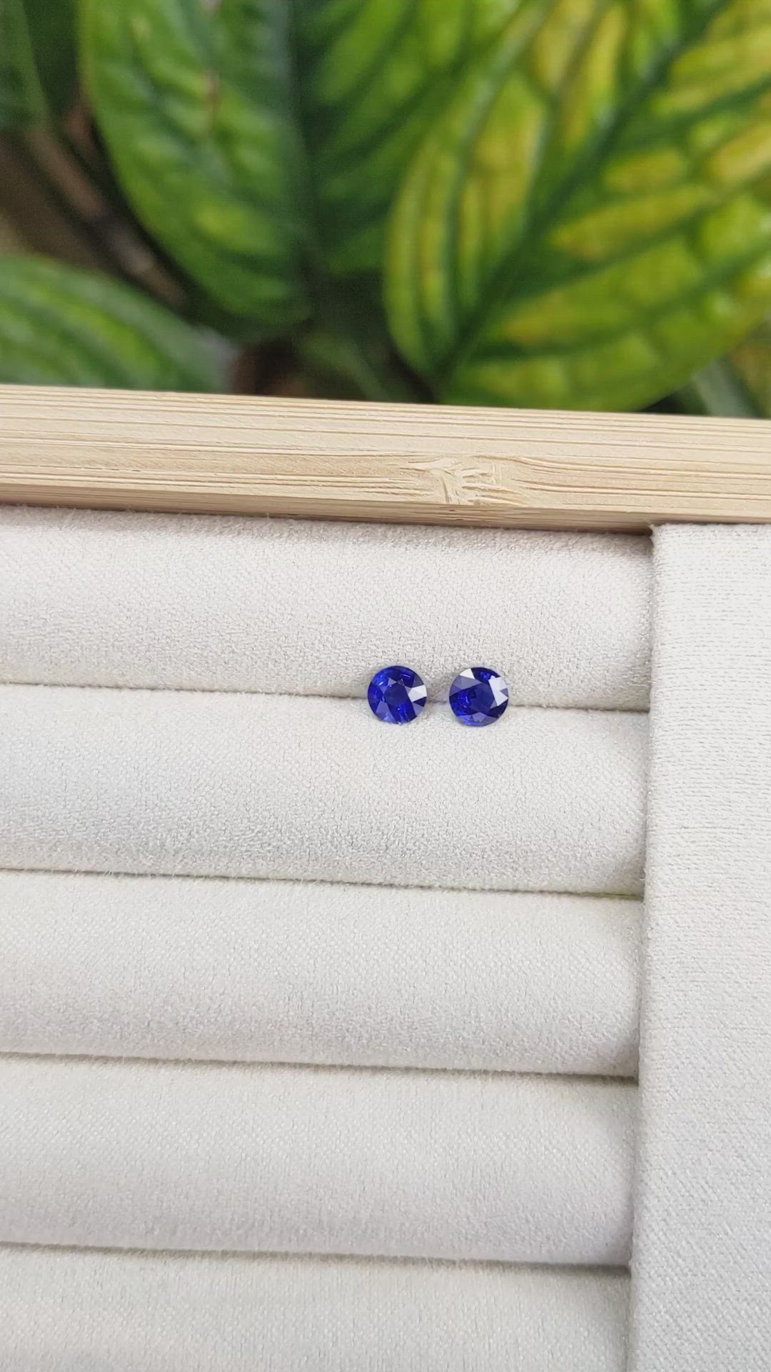 1.04&nbsp;Ct.Tw.Total Carat Weight Blue Sapphire Pair from Ceylon (Sri Lanka) Size Video