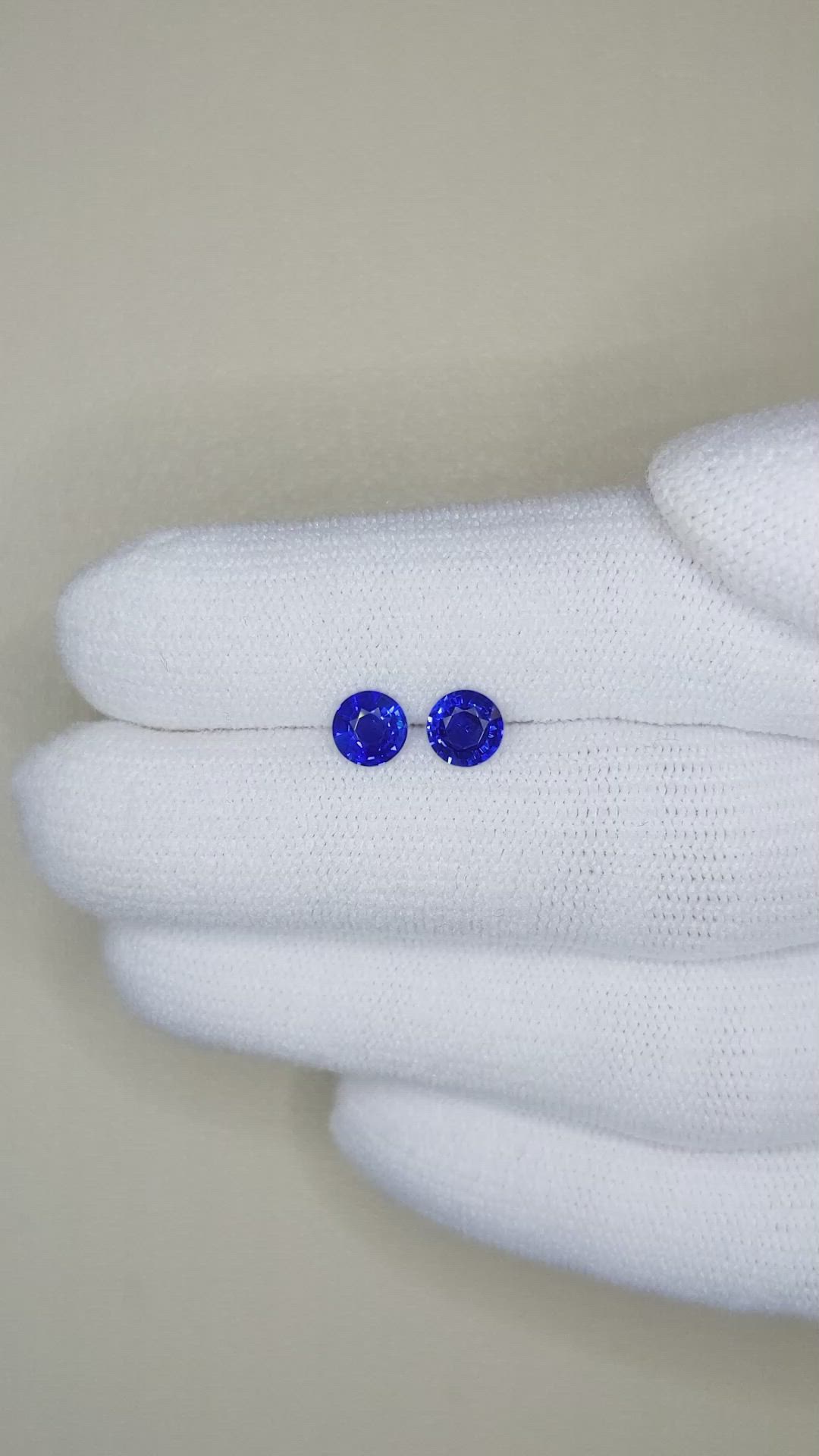 1.04&nbsp;Ct.Tw.Total Carat Weight Blue Sapphire Pair from Ceylon (Sri Lanka) Size Video
