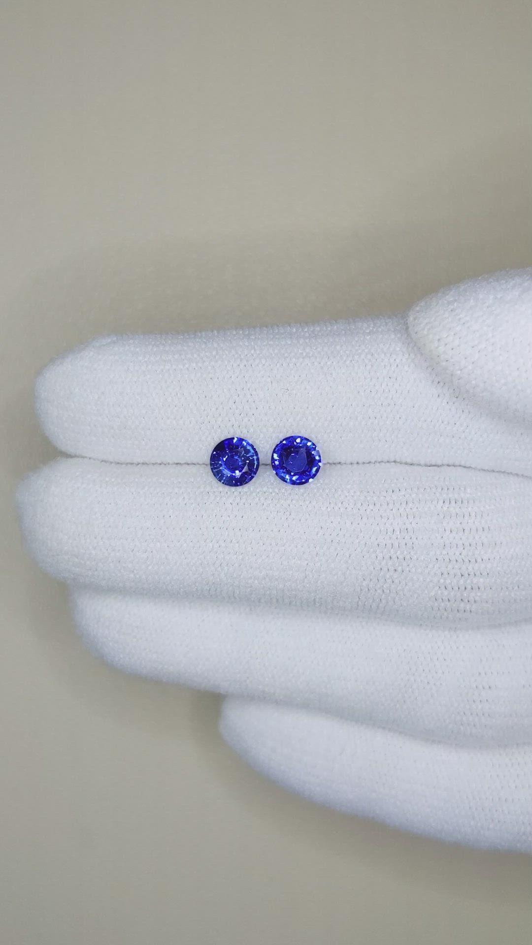 1.08&nbsp;Ct.Tw.Total Carat Weight Blue Sapphire Pair from Ceylon (Sri Lanka) Size Video