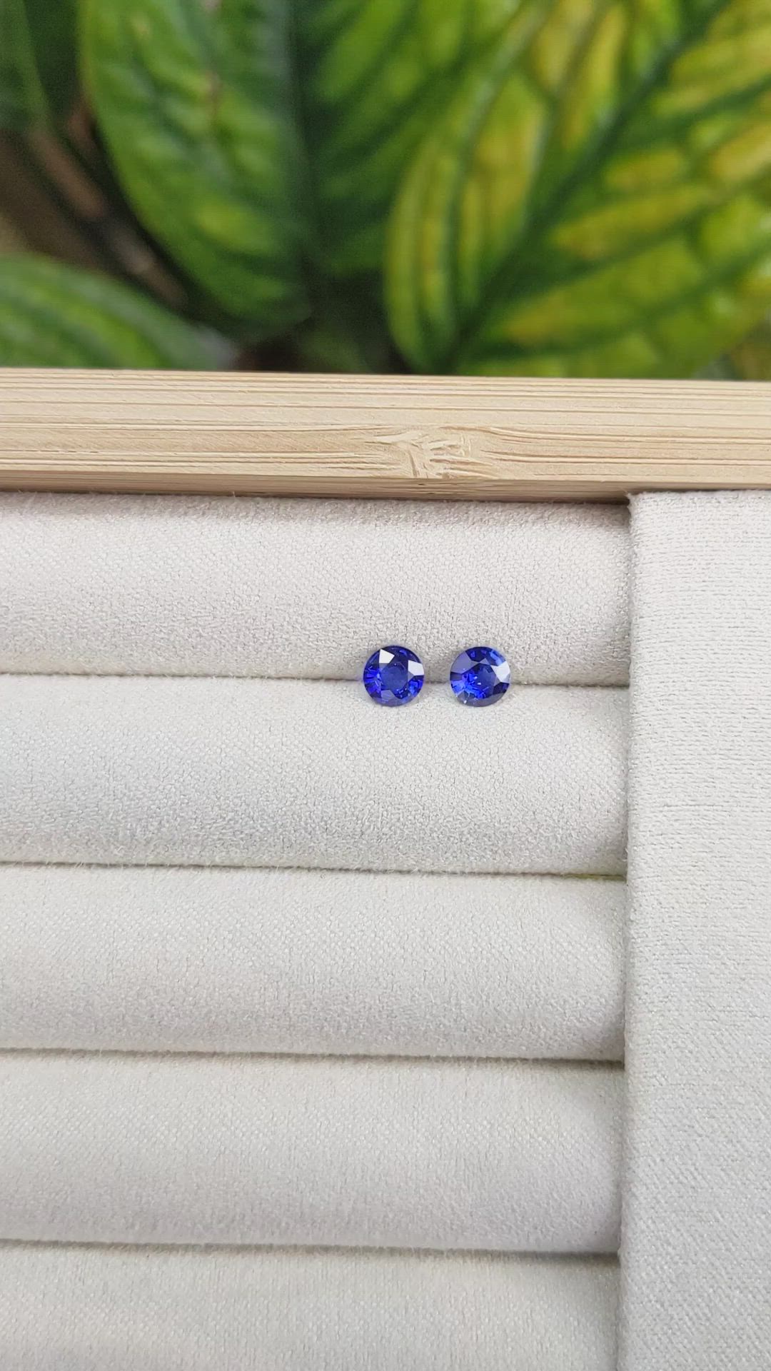 1.08&nbsp;Ct.Tw.Total Carat Weight Blue Sapphire Pair from Ceylon (Sri Lanka) Size Video