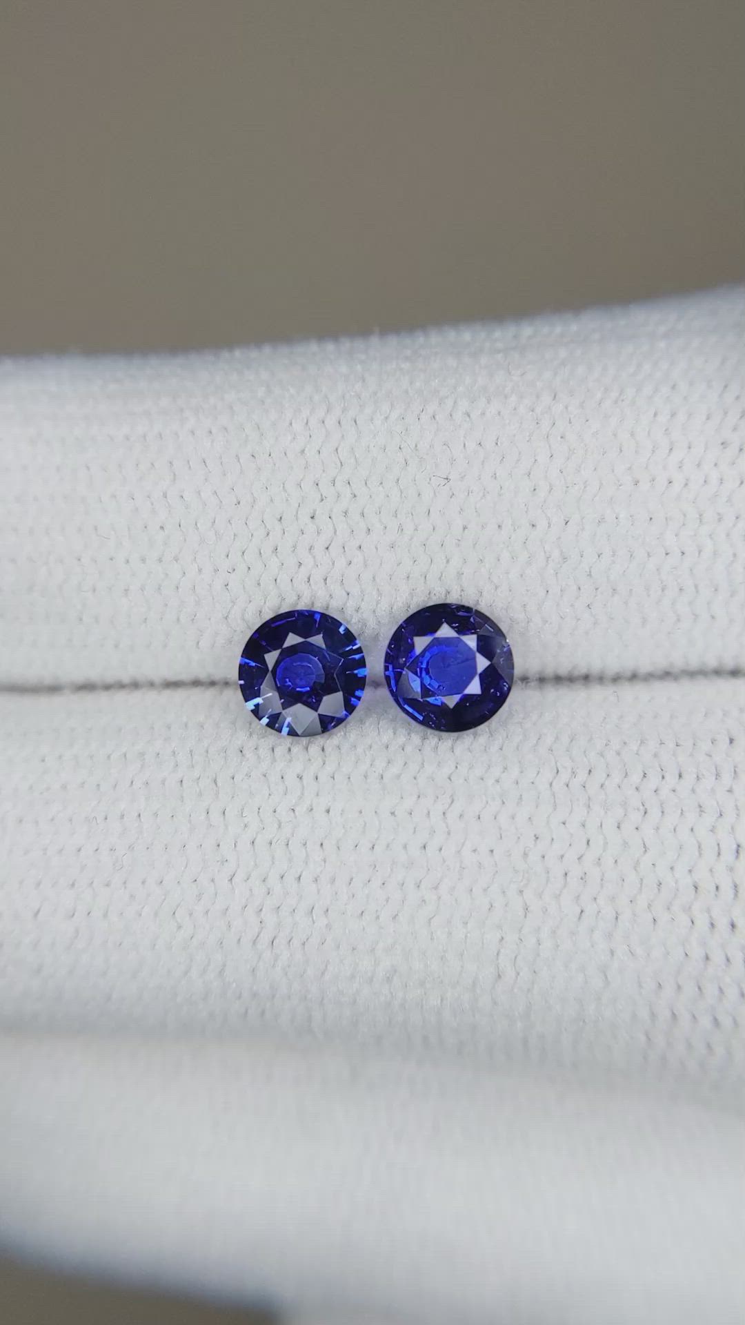 1.08&nbsp;Ct.Tw.Total Carat Weight Blue Sapphire Pair from Ceylon (Sri Lanka) Size Video