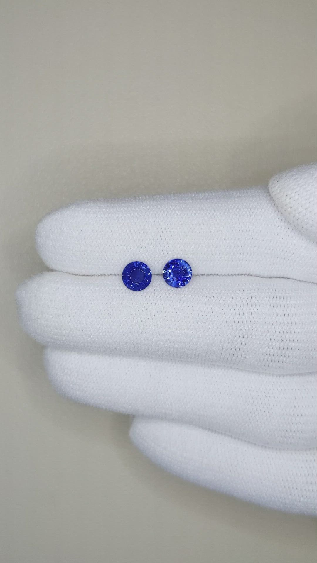 1.11&nbsp;Ct.Tw.Total Carat Weight Blue Sapphire Pair from Ceylon (Sri Lanka) Size Video
