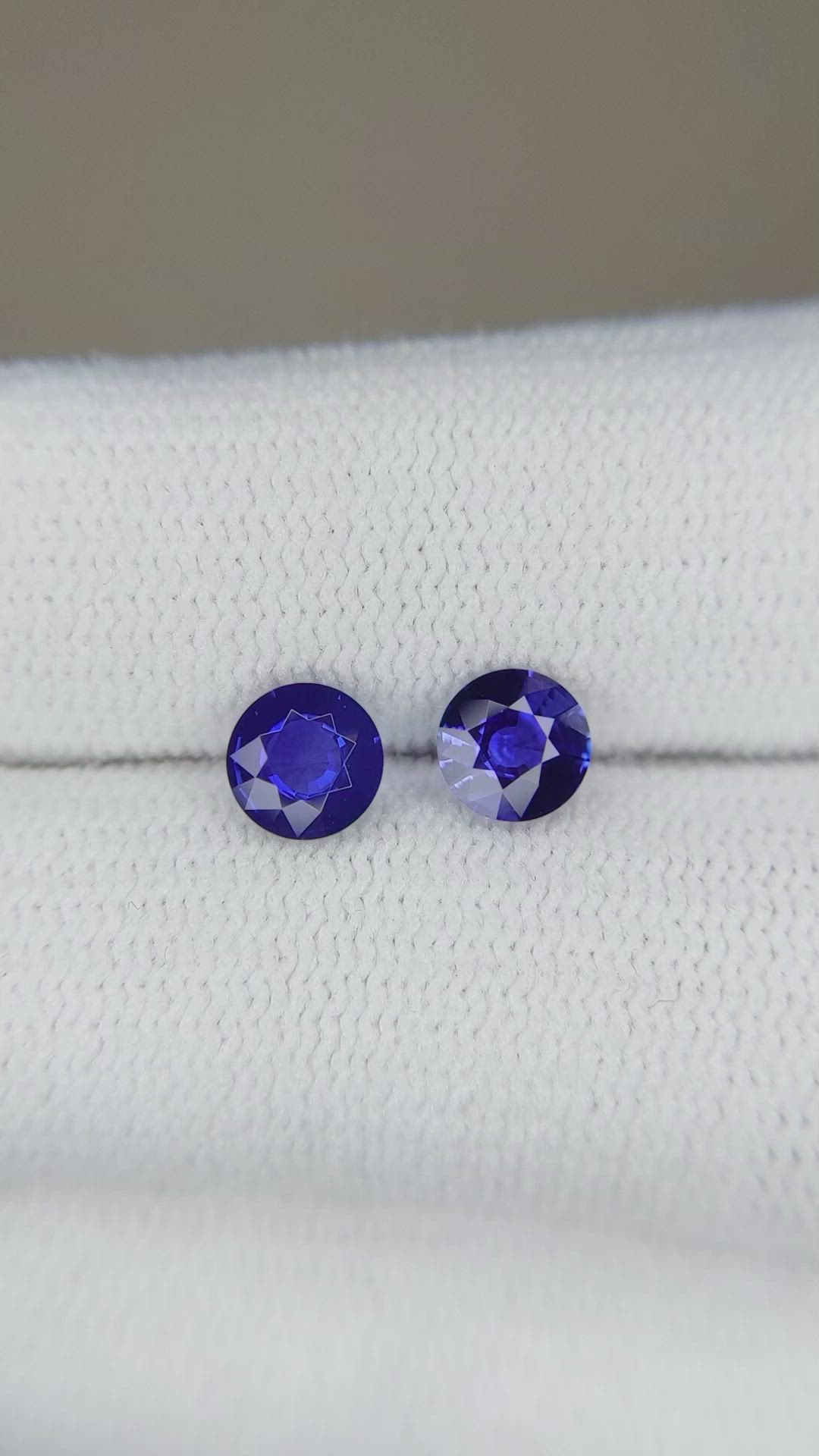 1.11&nbsp;Ct.Tw.Total Carat Weight Blue Sapphire Pair from Ceylon (Sri Lanka) Size Video