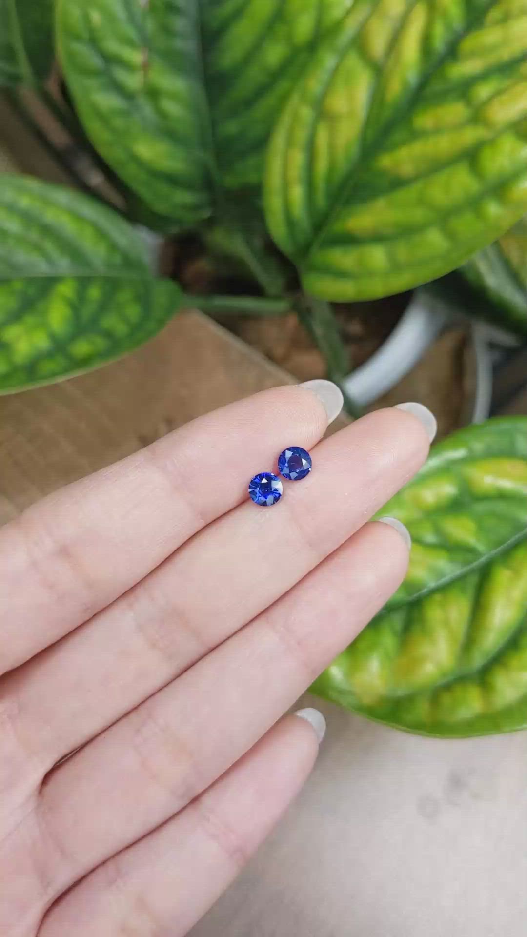 1.11&nbsp;Ct.Tw.Total Carat Weight Blue Sapphire Pair from Ceylon (Sri Lanka) Size Video