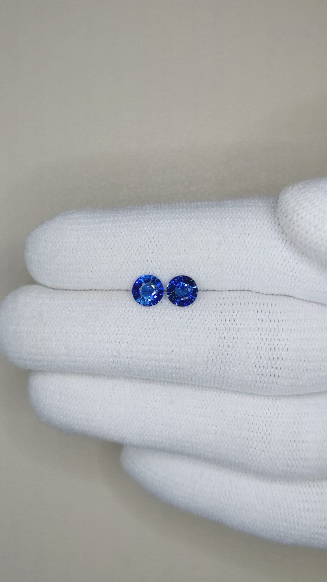 1.15&nbsp;Ct.Tw.Total Carat Weight Blue Sapphire Pair from Ceylon (Sri Lanka) Size Video