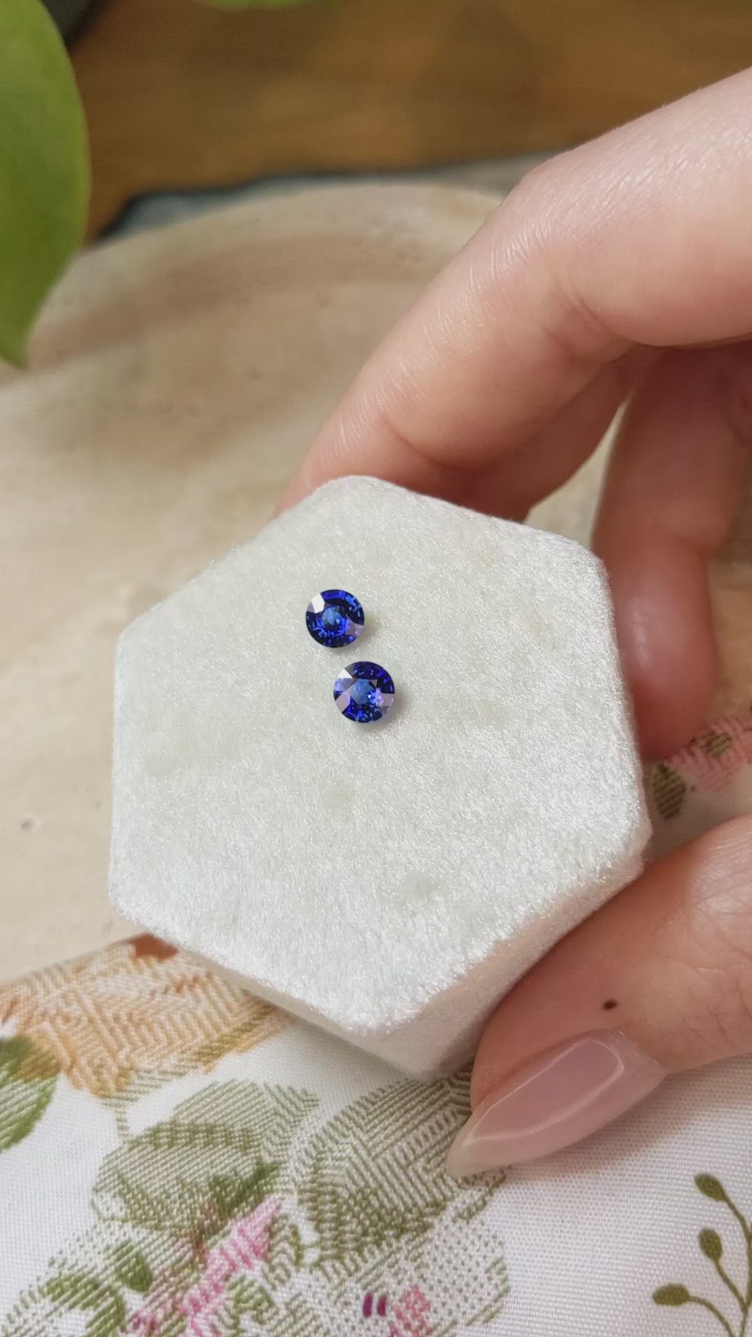 1.15&nbsp;Ct.Tw.Total Carat Weight Blue Sapphire Pair from Ceylon (Sri Lanka) Size Video