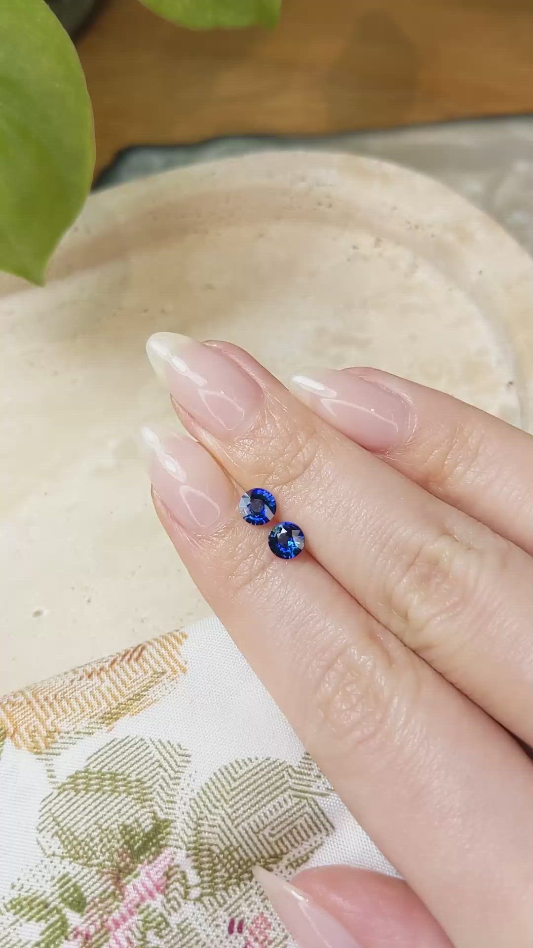 1.15&nbsp;Ct.Tw.Total Carat Weight Blue Sapphire Pair from Ceylon (Sri Lanka) Size Video