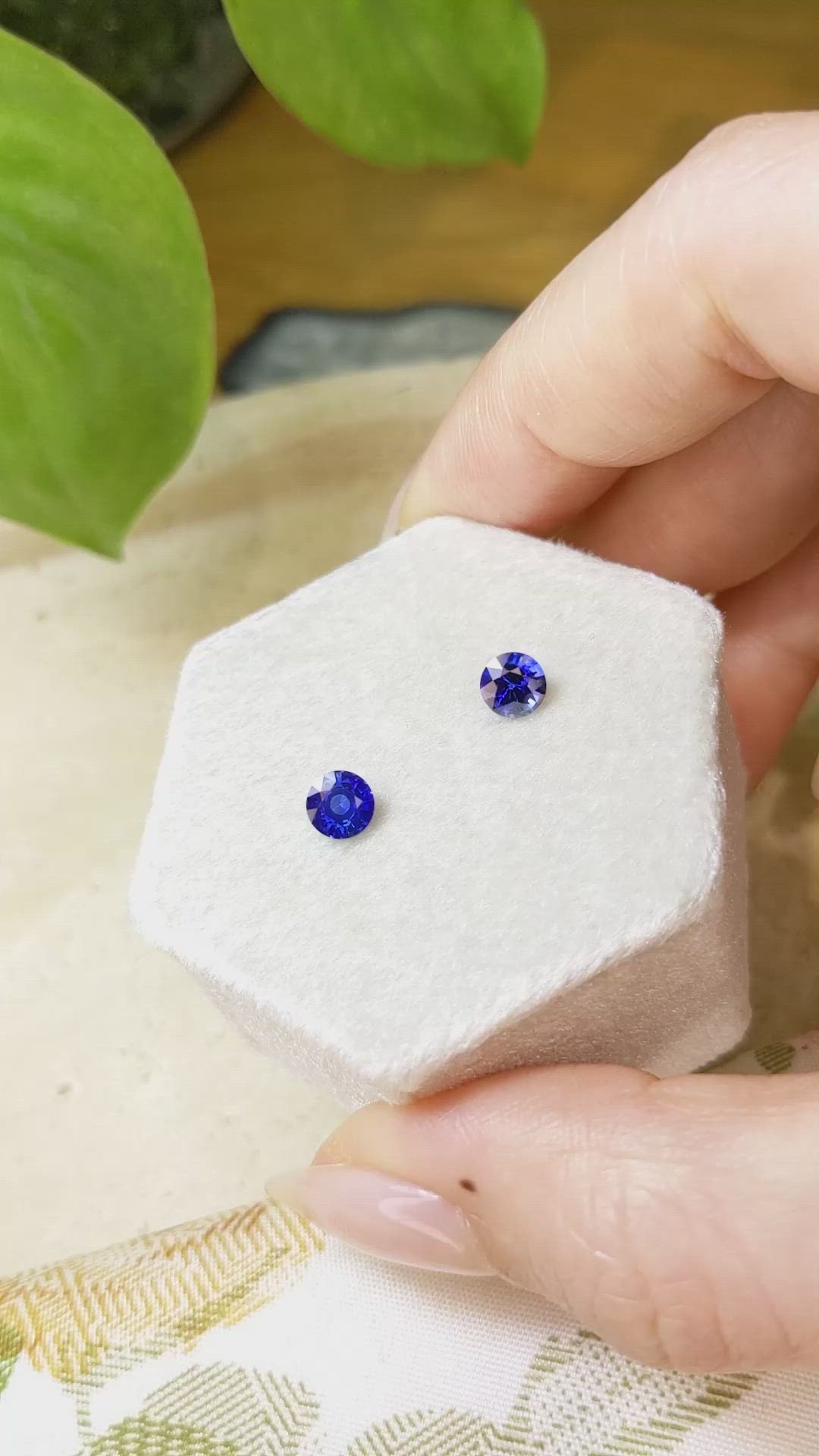 1.29&nbsp;Ct.Tw.Total Carat Weight Blue Sapphire Pair from Ceylon (Sri Lanka) Size Video