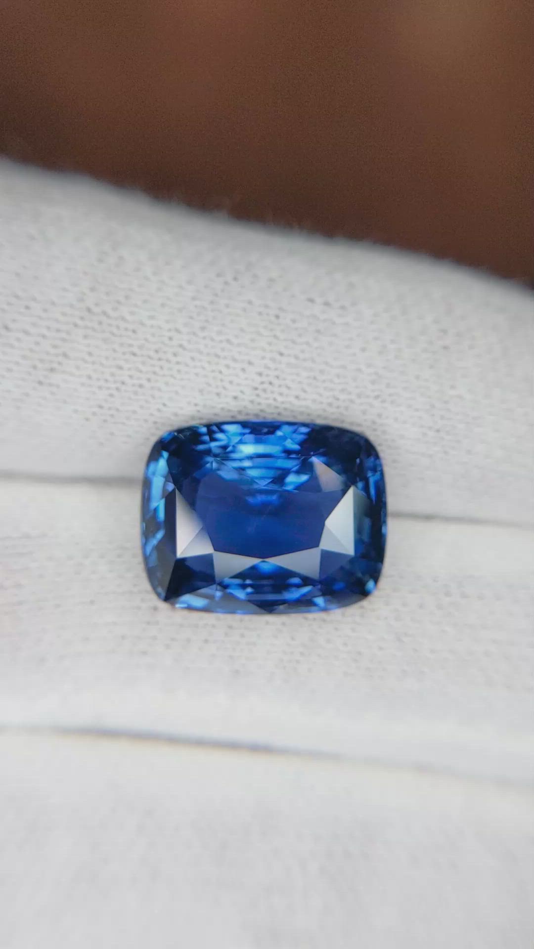 10.48 Ct. Blue Sapphire from Ceylon (Sri Lanka) Size Video