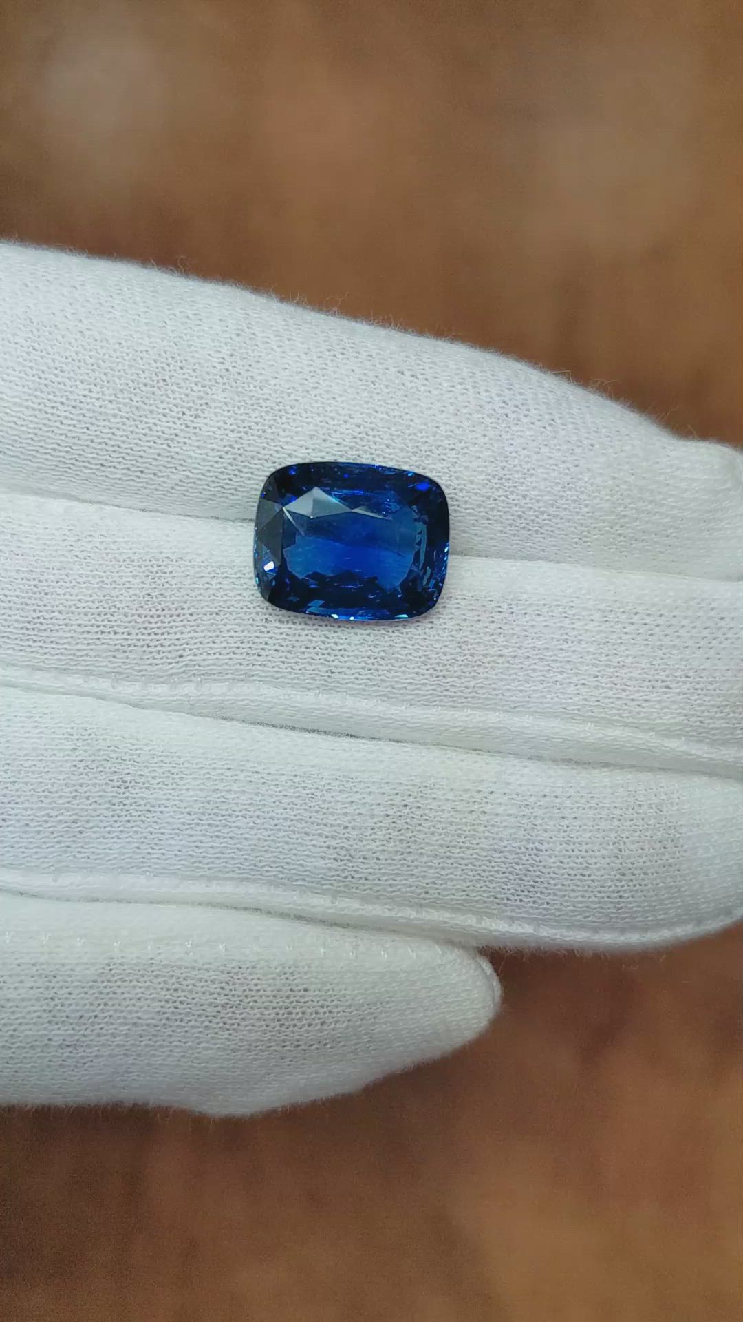 10.48 Ct. Blue Sapphire from Ceylon (Sri Lanka) Size Video