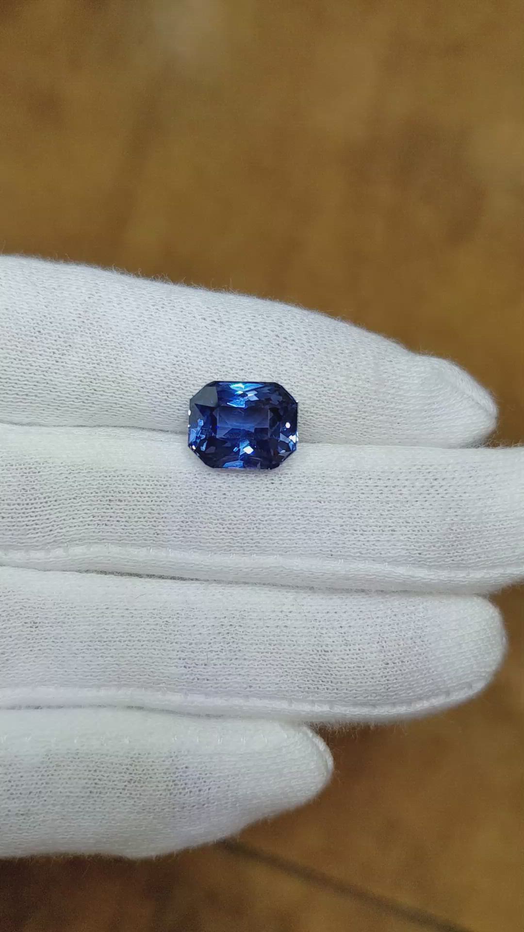 7.06 Ct. Blue Sapphire from Ceylon (Sri Lanka) Size Video