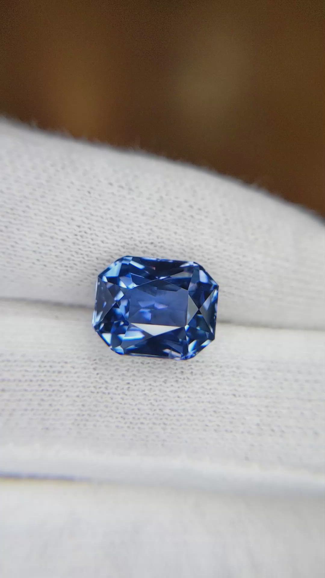 7.06 Ct. Blue Sapphire from Ceylon (Sri Lanka) Size Video