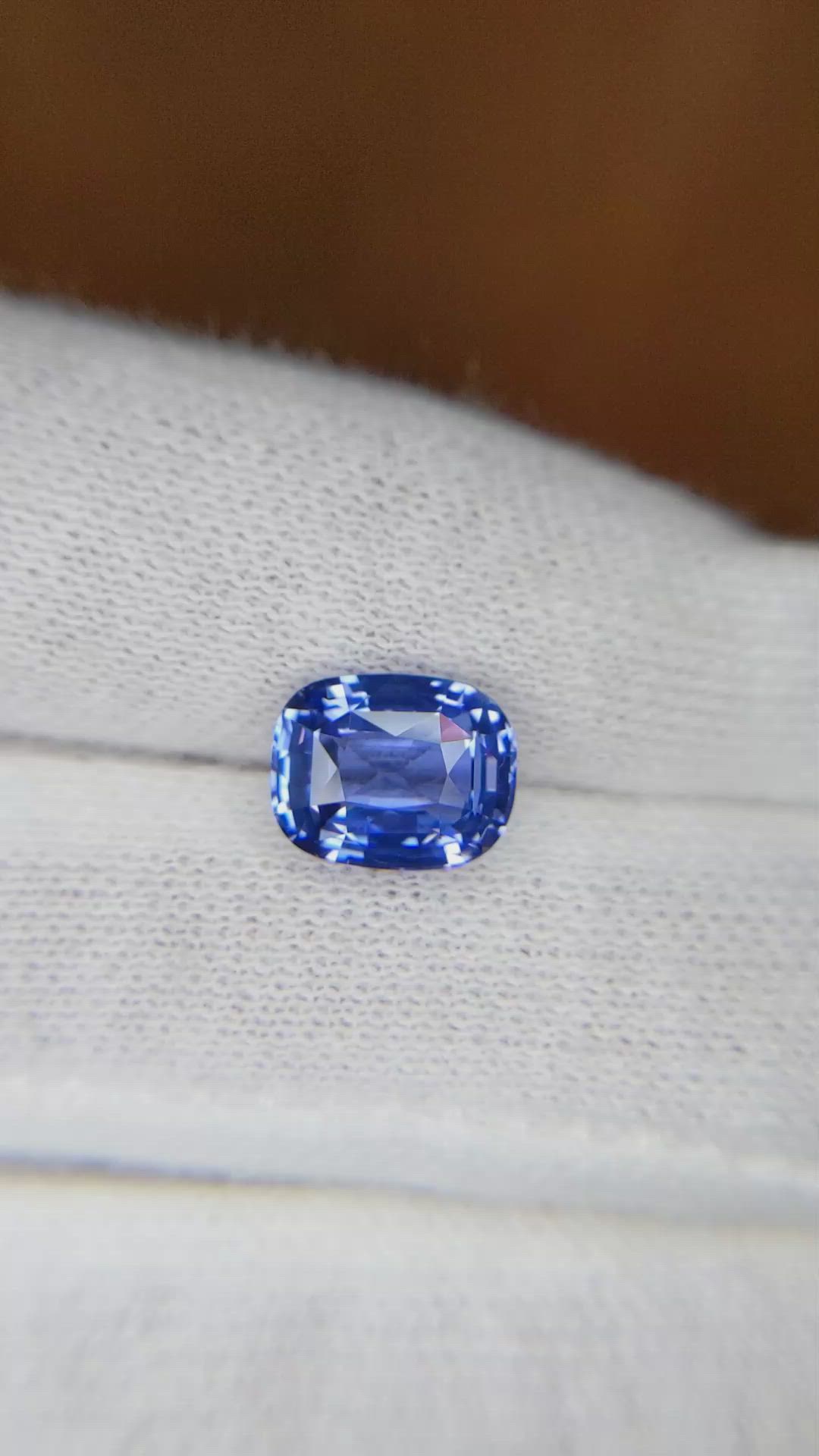 3.03 Ct. Blue Sapphire from Ceylon (Sri Lanka) Size Video