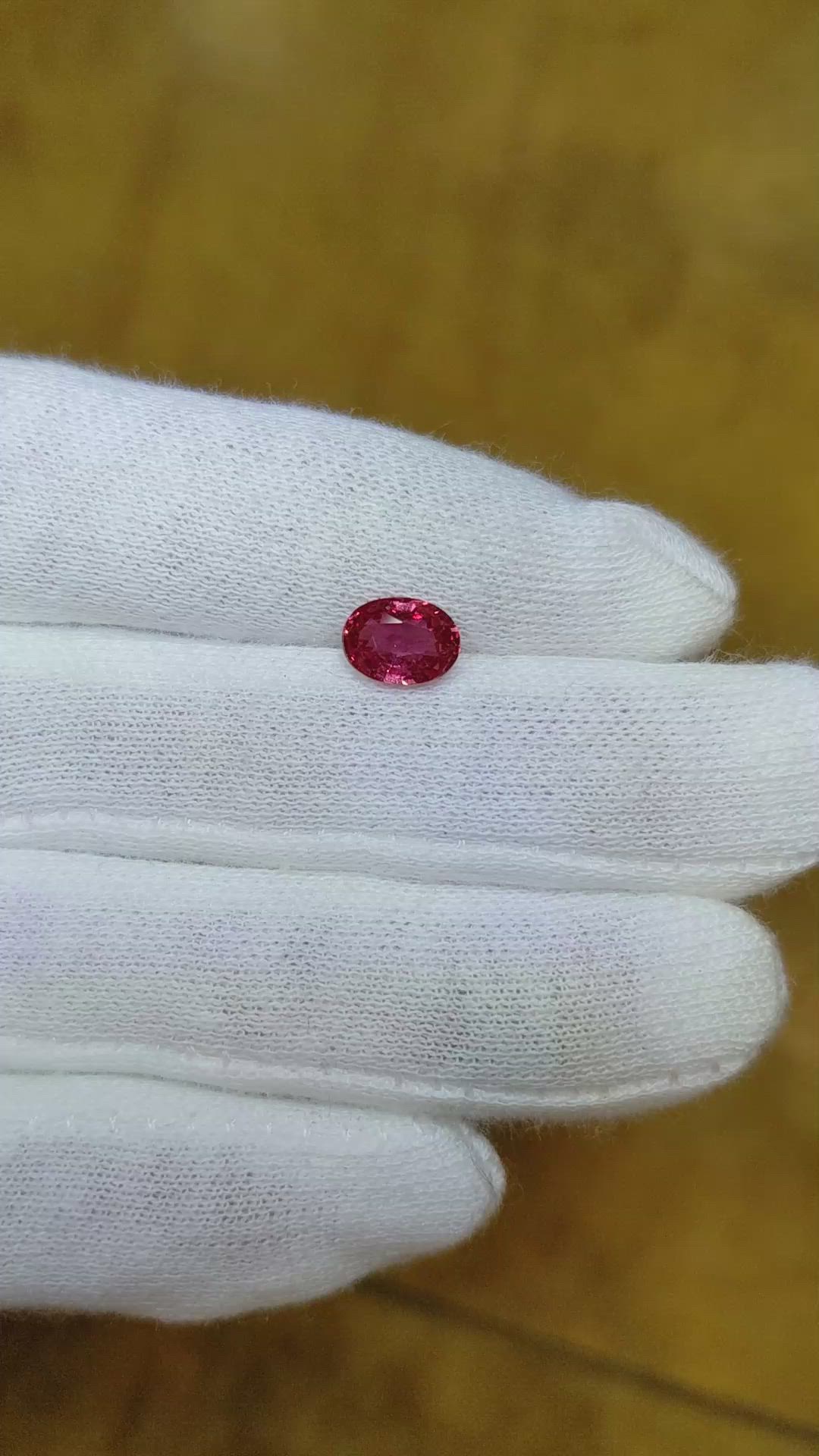 1.31 Ct. Padparadscha Sapphire from Ceylon (Sri Lanka) Size Video