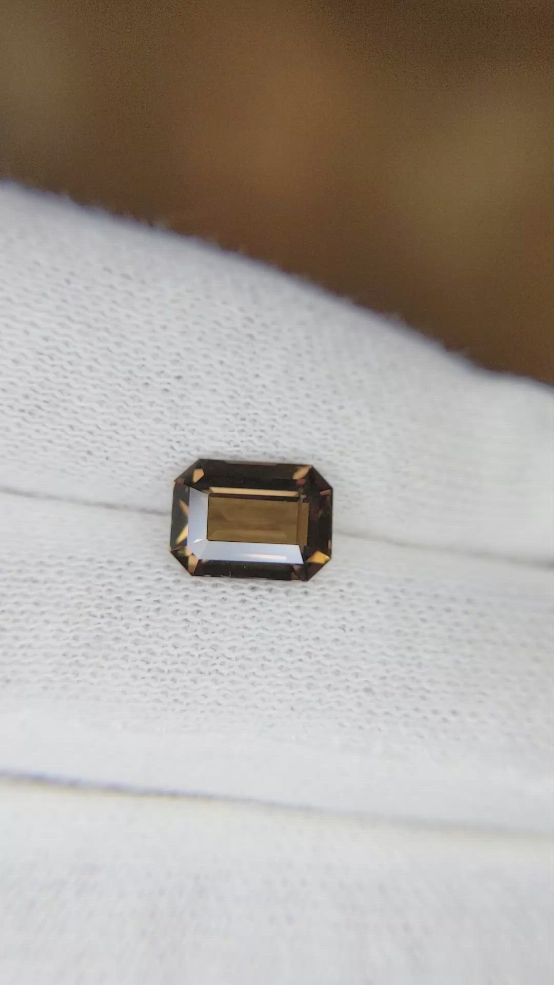 2.53 Ct. Brown Sapphire from Ceylon (Sri Lanka) Size Video