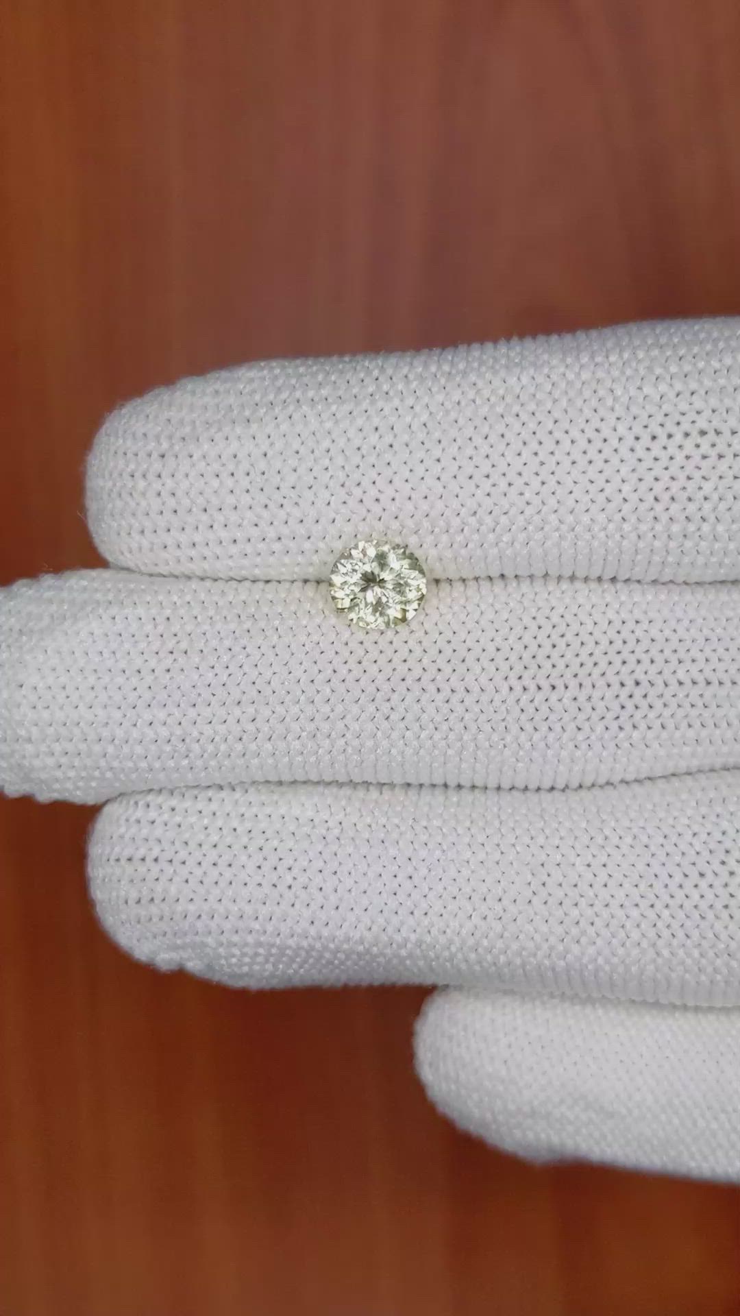 1.01 Ct. Yellow Sapphire from Ceylon (Sri Lanka) Size Video