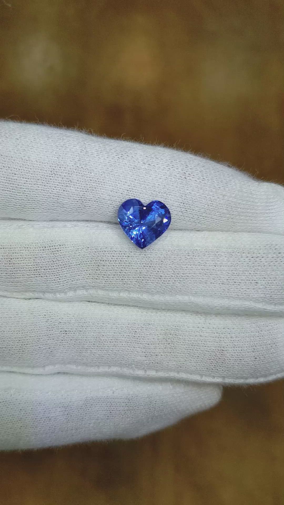 4.04 Ct. Blue Sapphire from Ceylon (Sri Lanka) Size Video